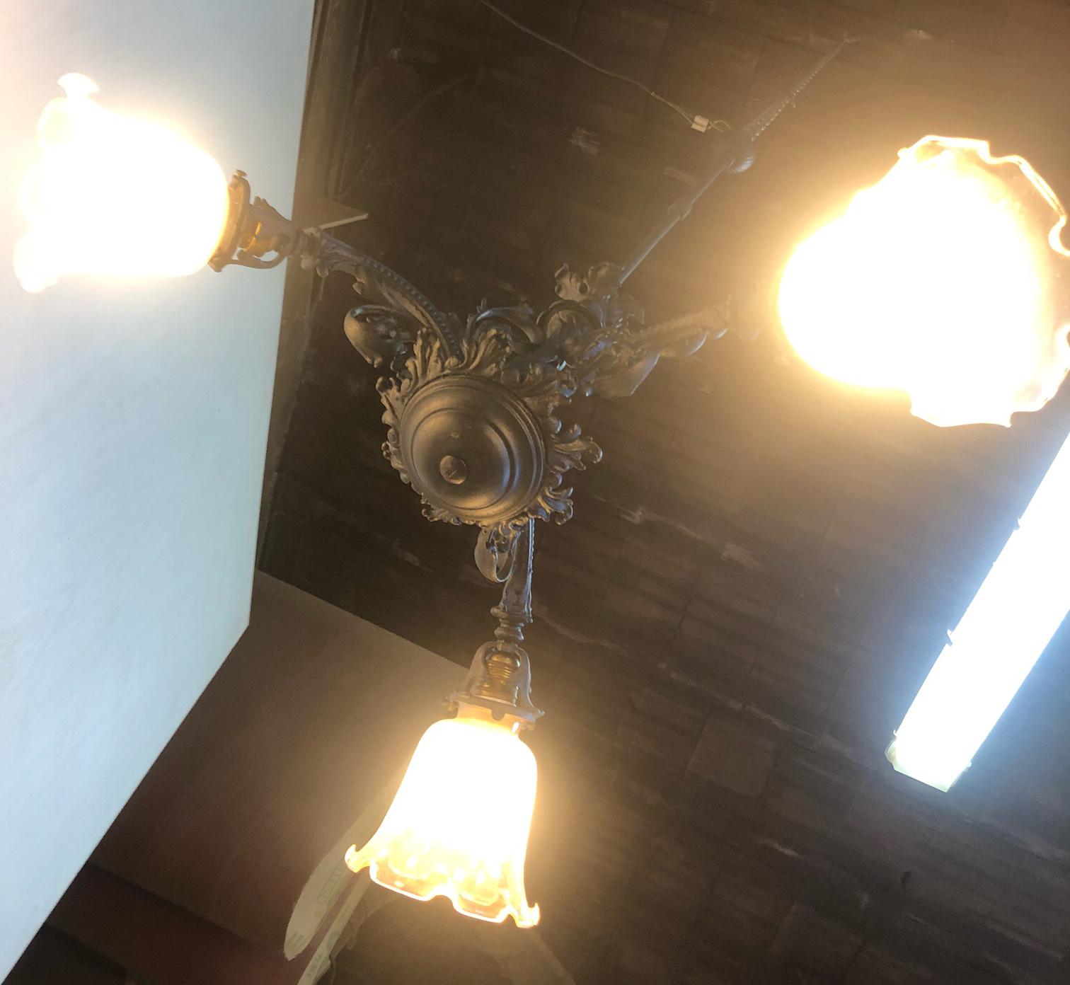 Italian Iron Chandelier with 3 Lights For Sale 2