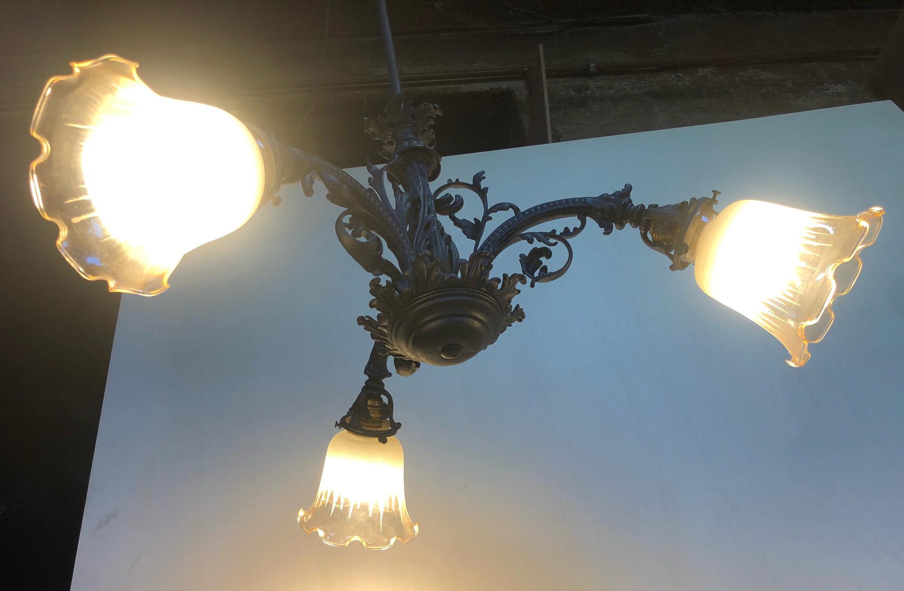 Italian Iron Chandelier with 3 Lights For Sale 3