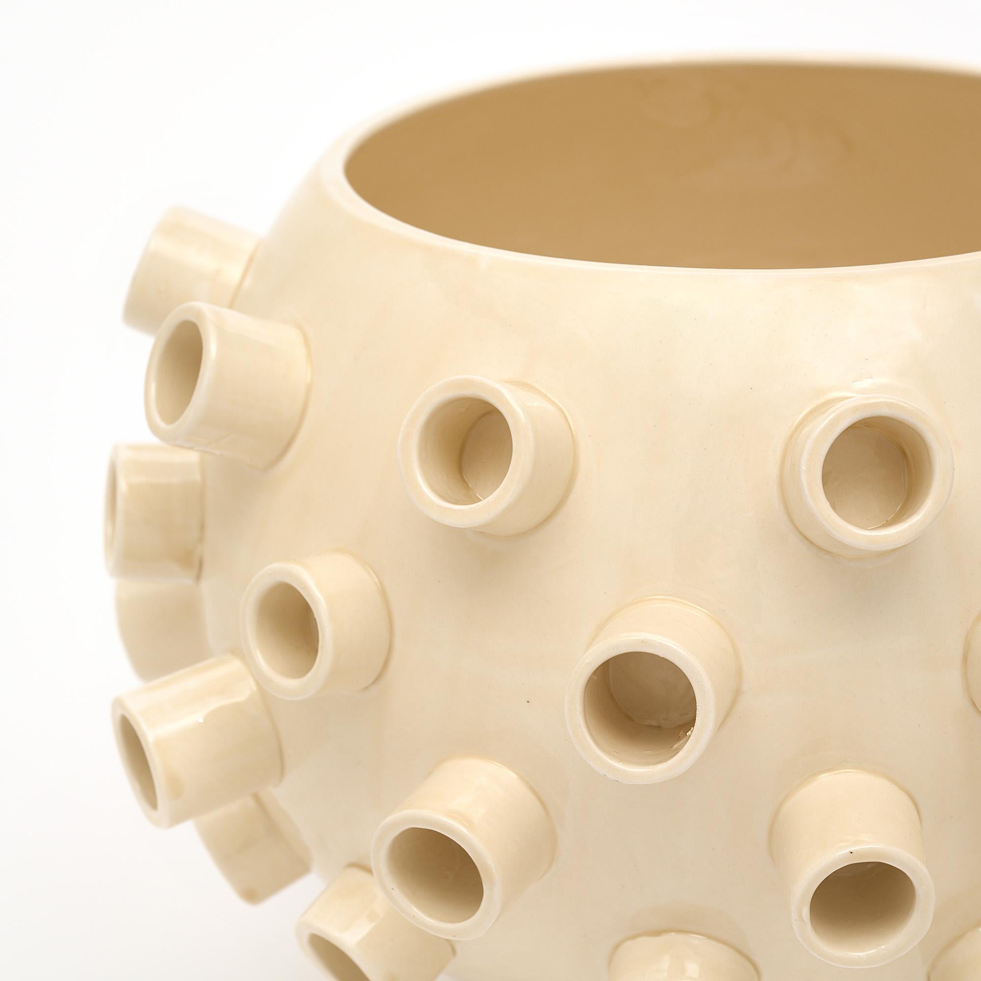 Italian Ivory Ceramic Pair of Vases For Sale 2