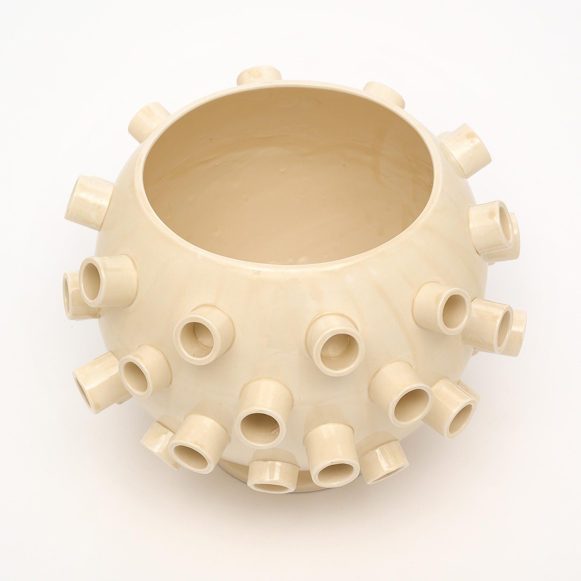 Italienisches Elfenbein-Keramik-Vasen-Paar im Angebot 3