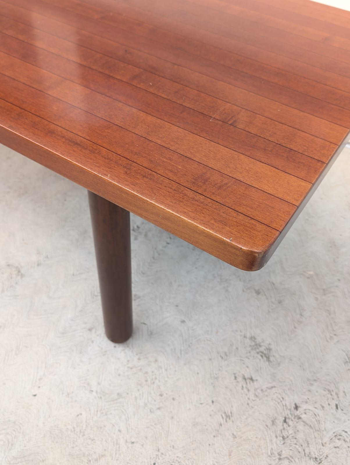 Mesa italiana Japanandi de nogal y ébano, años 70 Moderno de mediados de siglo en venta