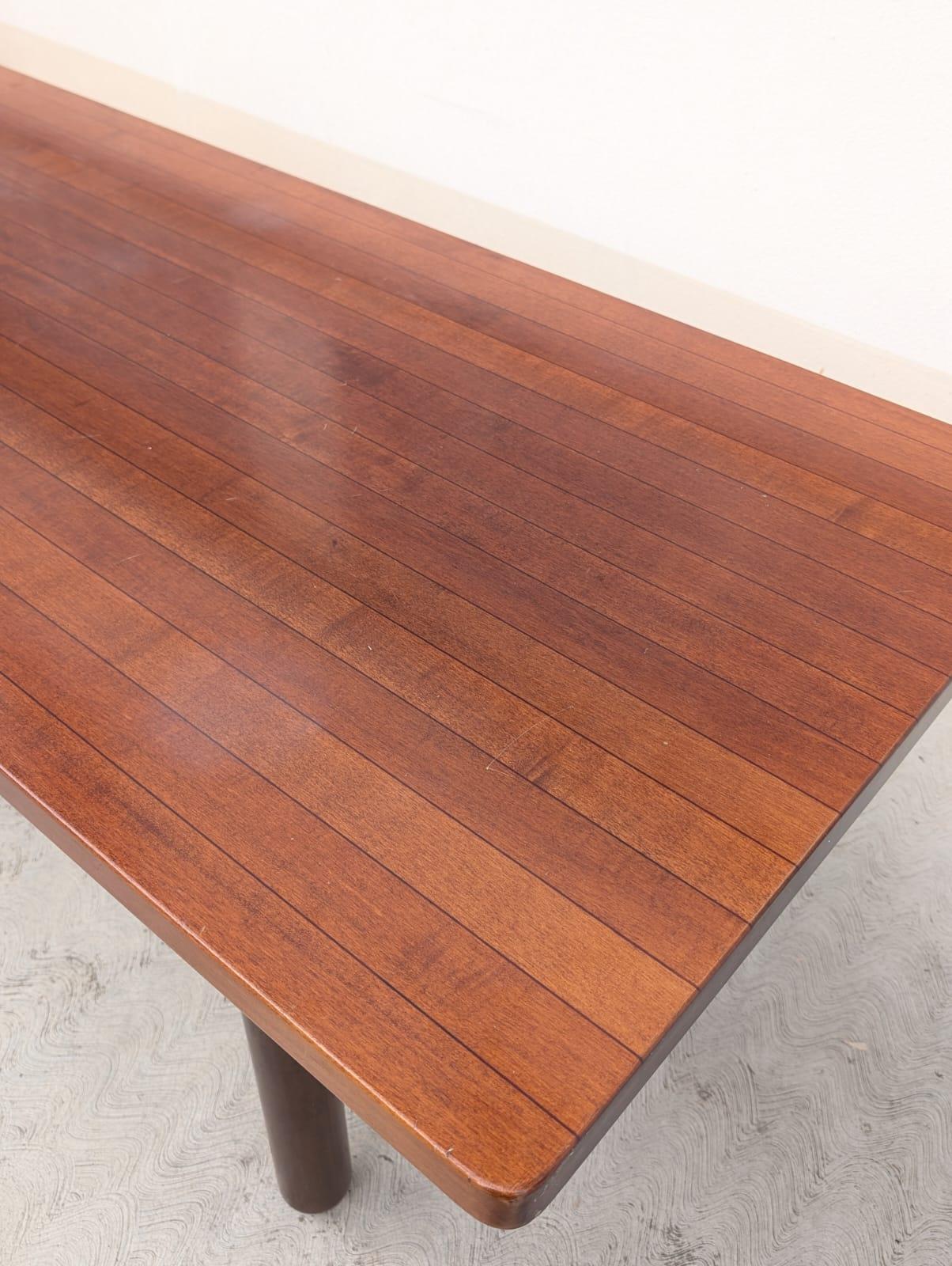 Mesa italiana Japanandi de nogal y ébano, años 70 Italian en venta