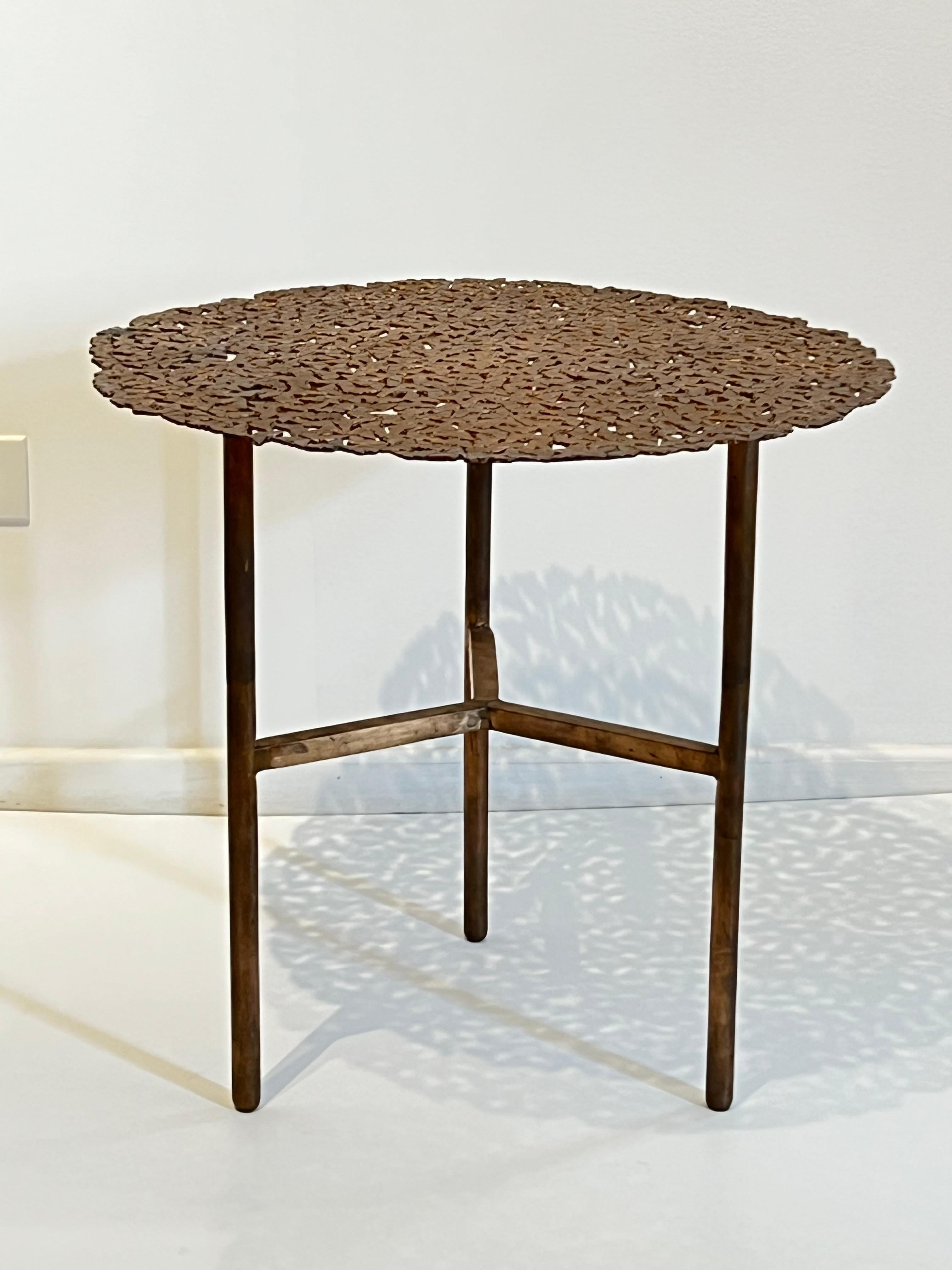 Table d'appoint italienne moderne en bronze Jean, conçue par Fred et Juul. Deux tables disponibles 