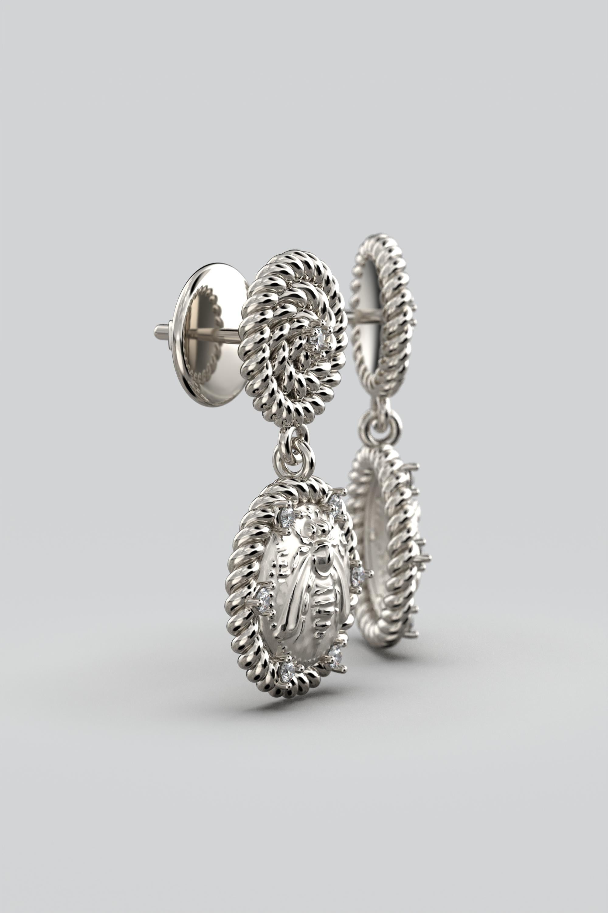 Italian Jewelry | 18k Gold Dangle Earrings With Diamonds | Bee Earrings  For Sale 5