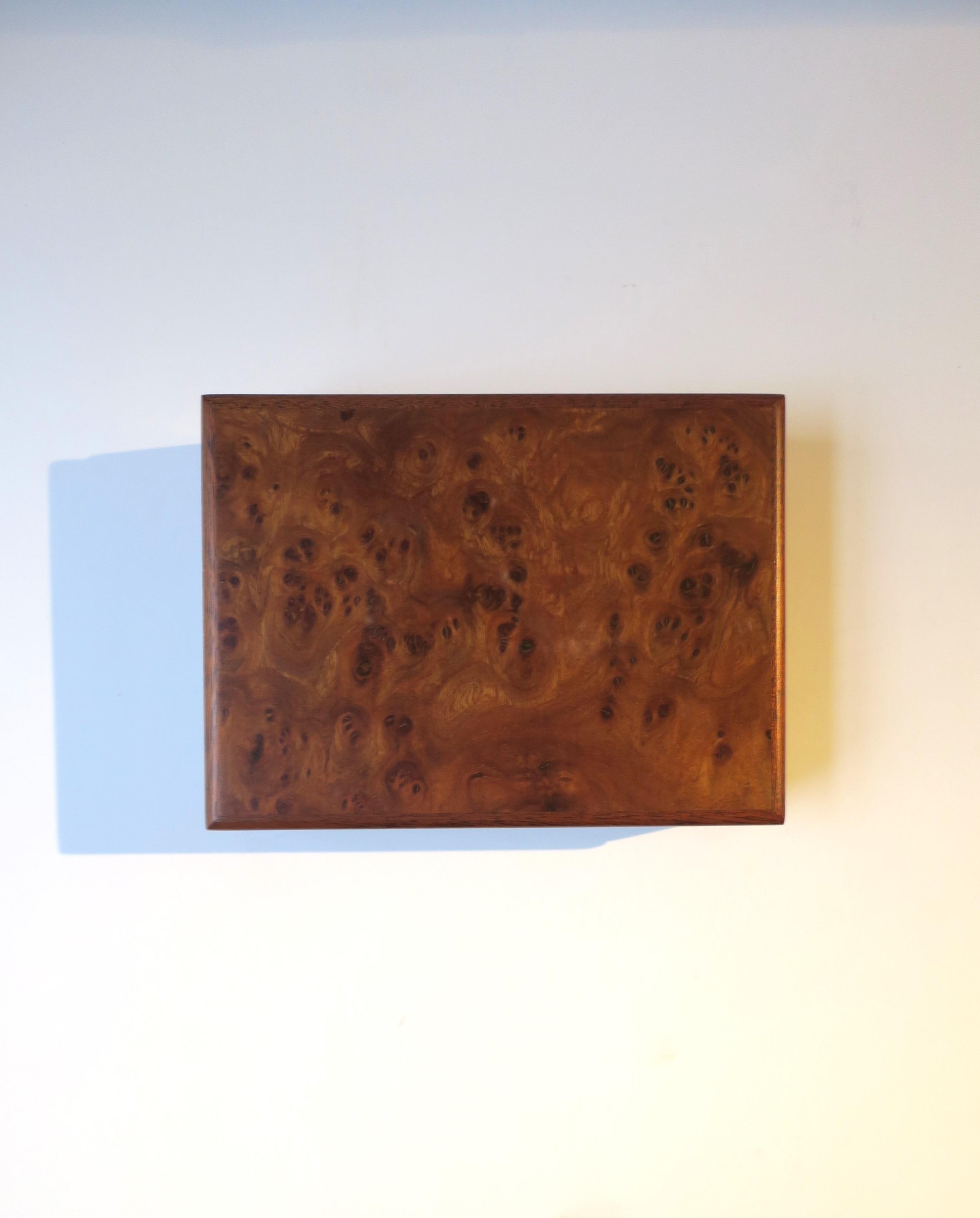 Italian Burl Jewelry Box In Good Condition For Sale In New York, NY