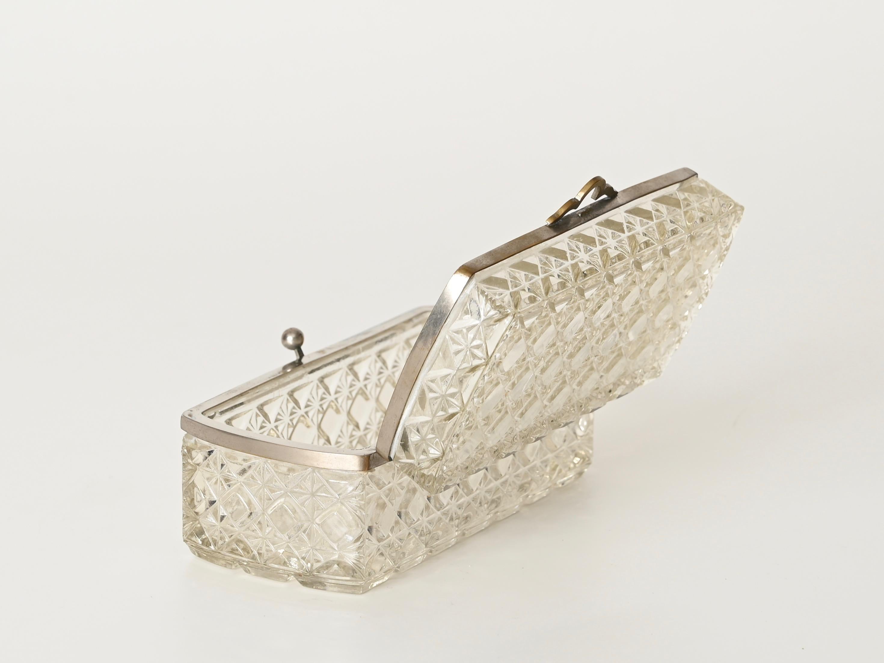 Joyero decorativo italiano de cristal tallado y metal, Italia Años 30 en venta 3