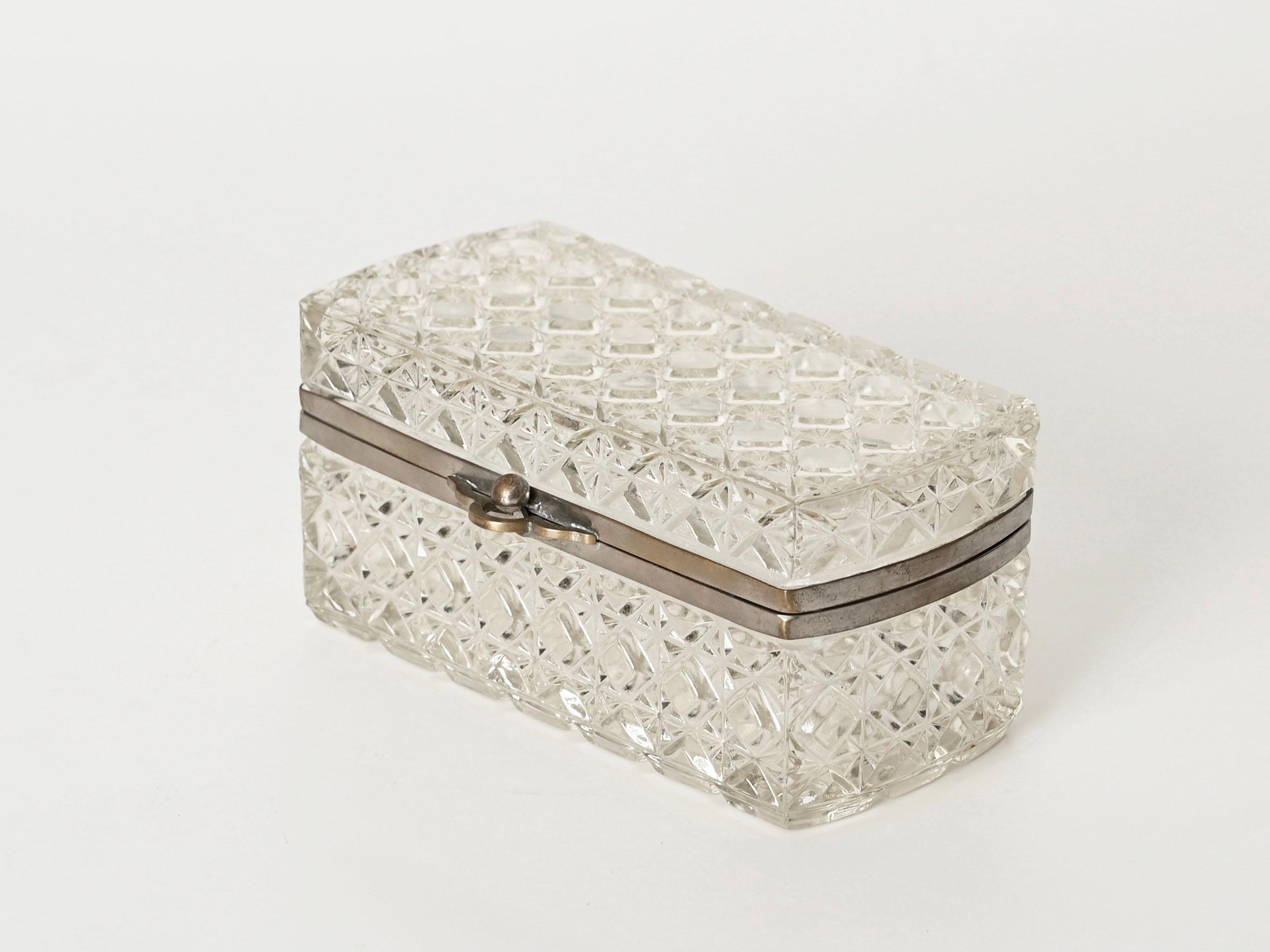 Joyero decorativo italiano de cristal tallado y metal, Italia Años 30 Vidrio en venta