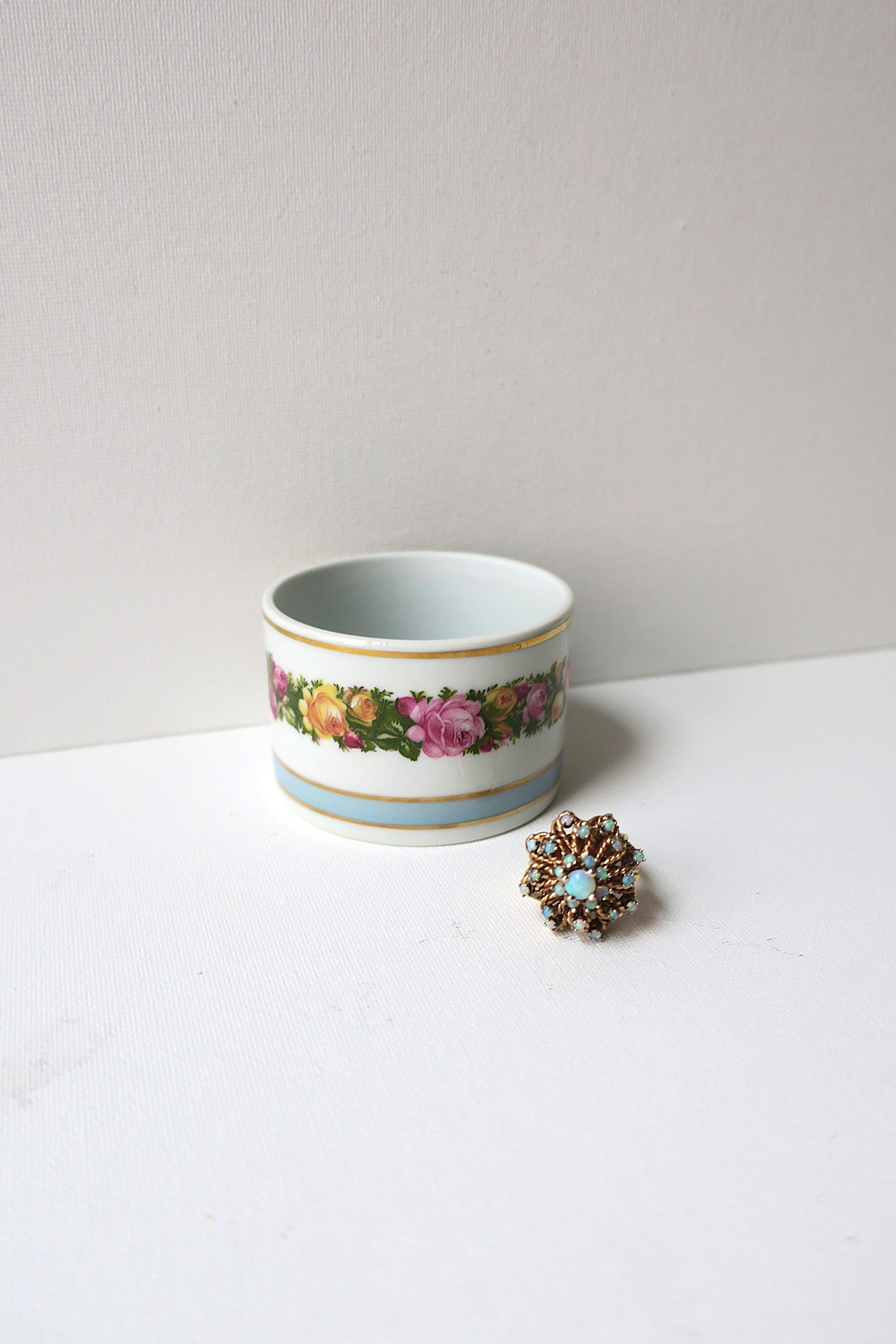 Plat à bijoux italien Chintz Unisexe en vente