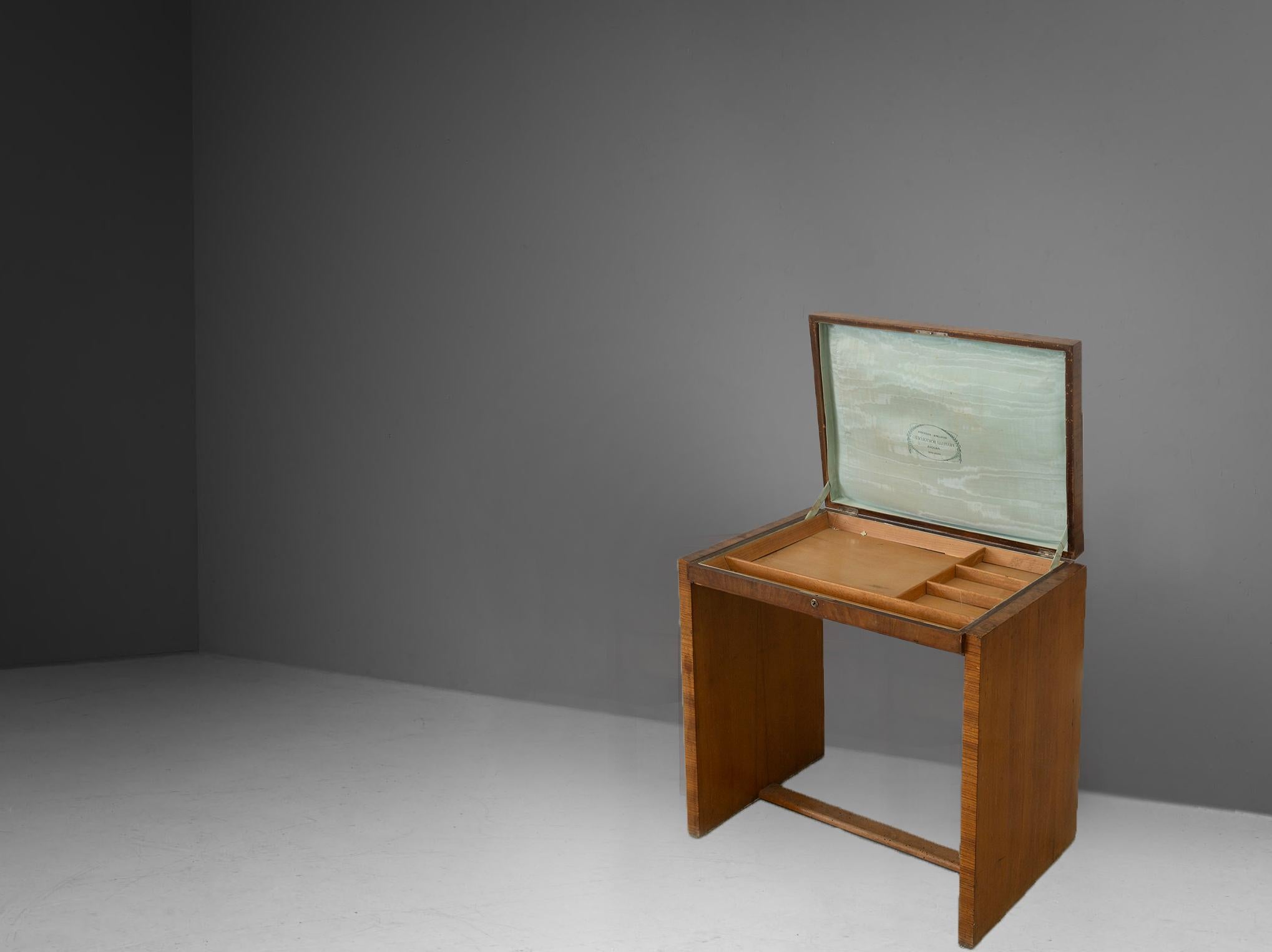 Italian Art Deco Jewelry Table by Fratelli Bortolozzo, Padova – 1940s, with Silk-Lined Interior
An exquisite example of 1940s Italian Art Deco craftsmanship, this jewelry table was produced by the renowned Fratelli Bortolozzo of Padua, esteemed