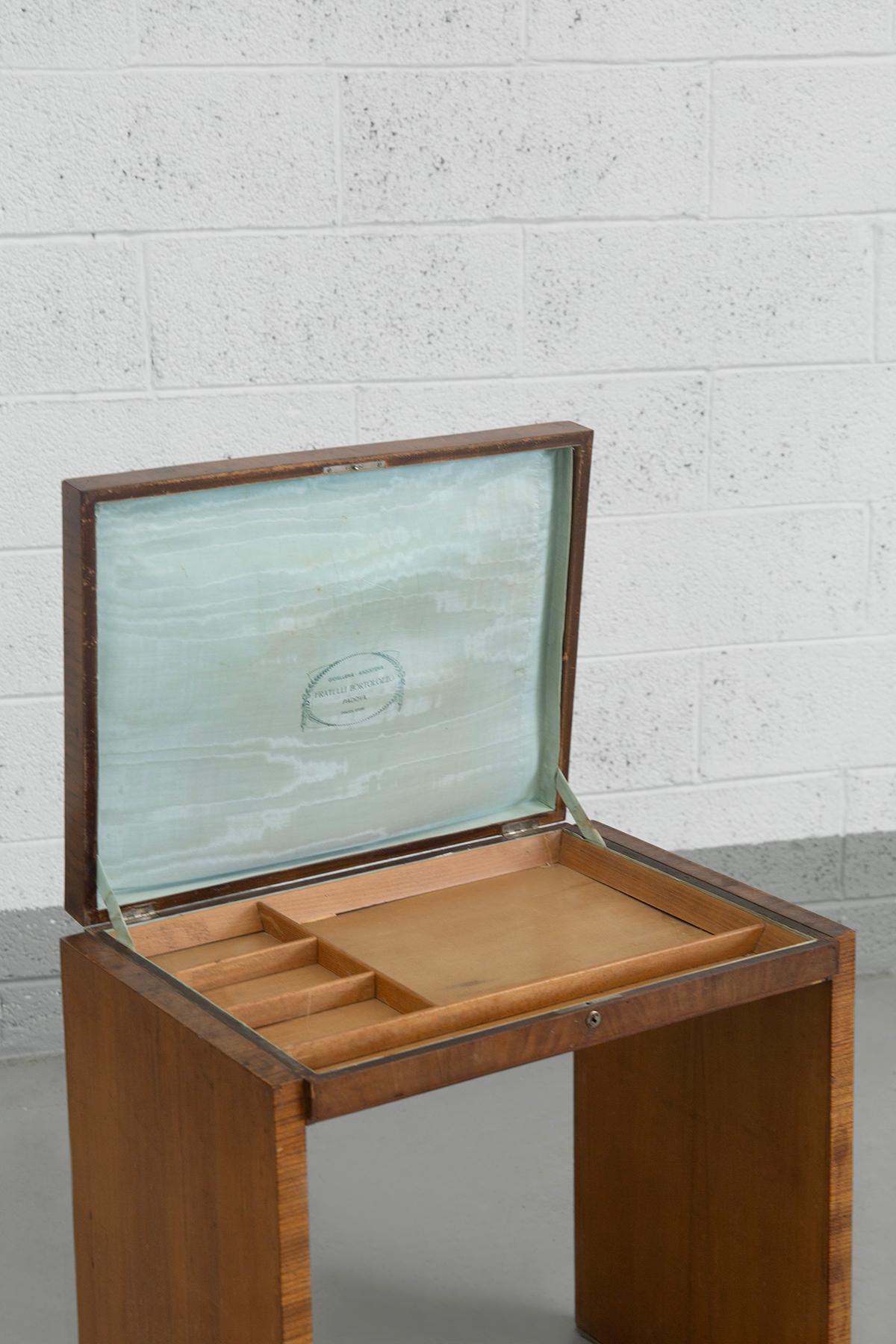 Italian jewelry table branded Fratelli Bortolozzo Padova en vente 2