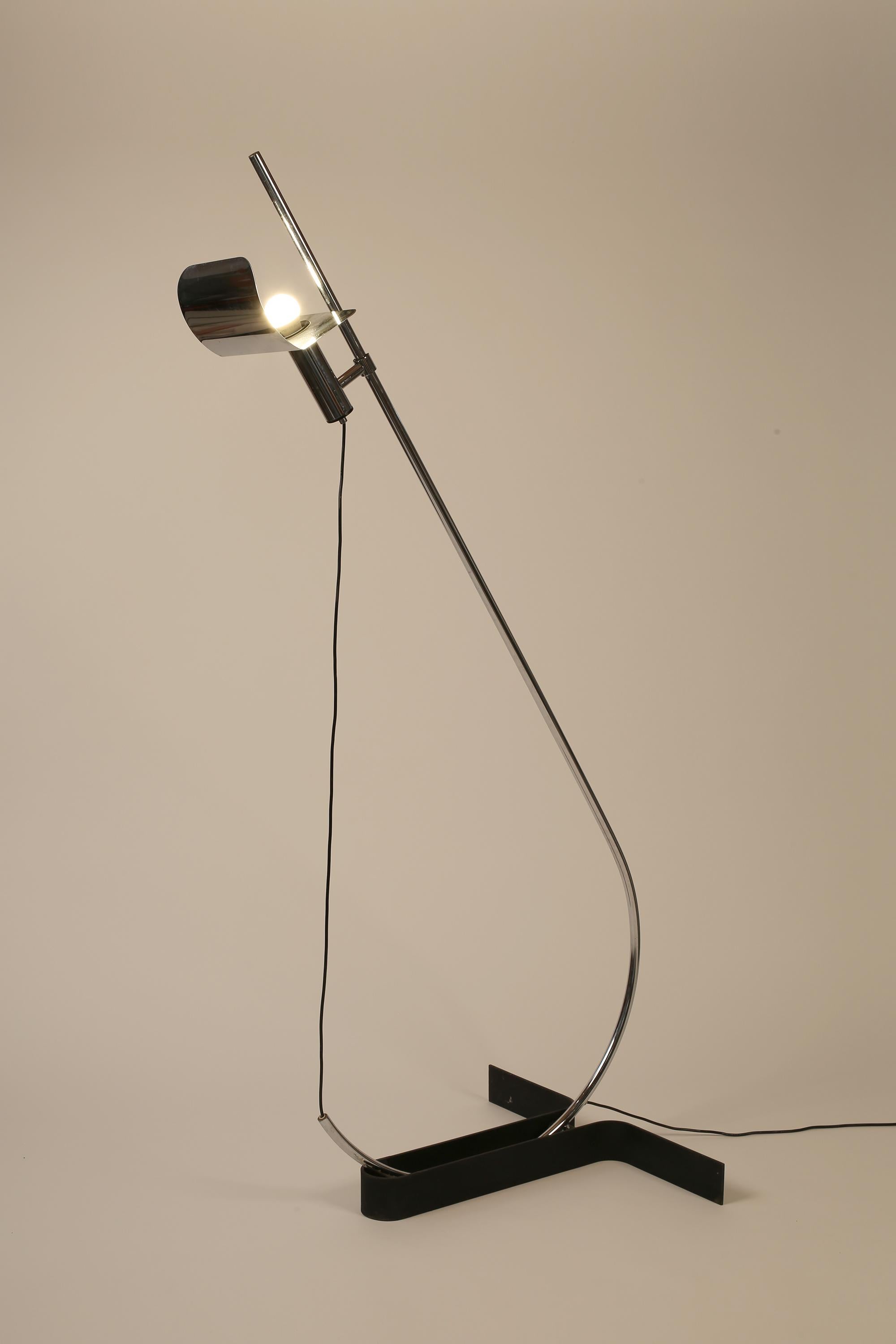 Lampada da terra postmoderna in acciaio 