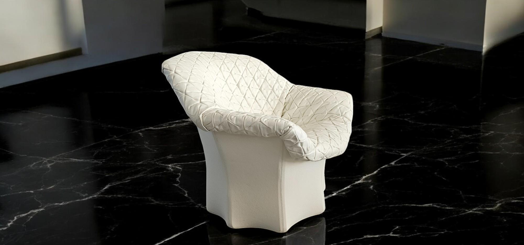Benjamin Hubert, born in 1984, British, child prodigy of international design, designs Juliet. The armchair symbol of the centenary of 
Poltrona Frau, winner of the design contest launched by the company on the occasion of its first hundred years