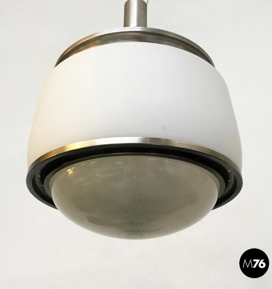 Italian Kappa ceiling pendant by Sergio Mazza Artemide, 1960
Rare stem-suspension lamp in matte nickel-plated brass, designed by Sergio Mazza for Artemide, dating to 1960. Upper shade in white opal glass and lower shade in pressed crystal, with