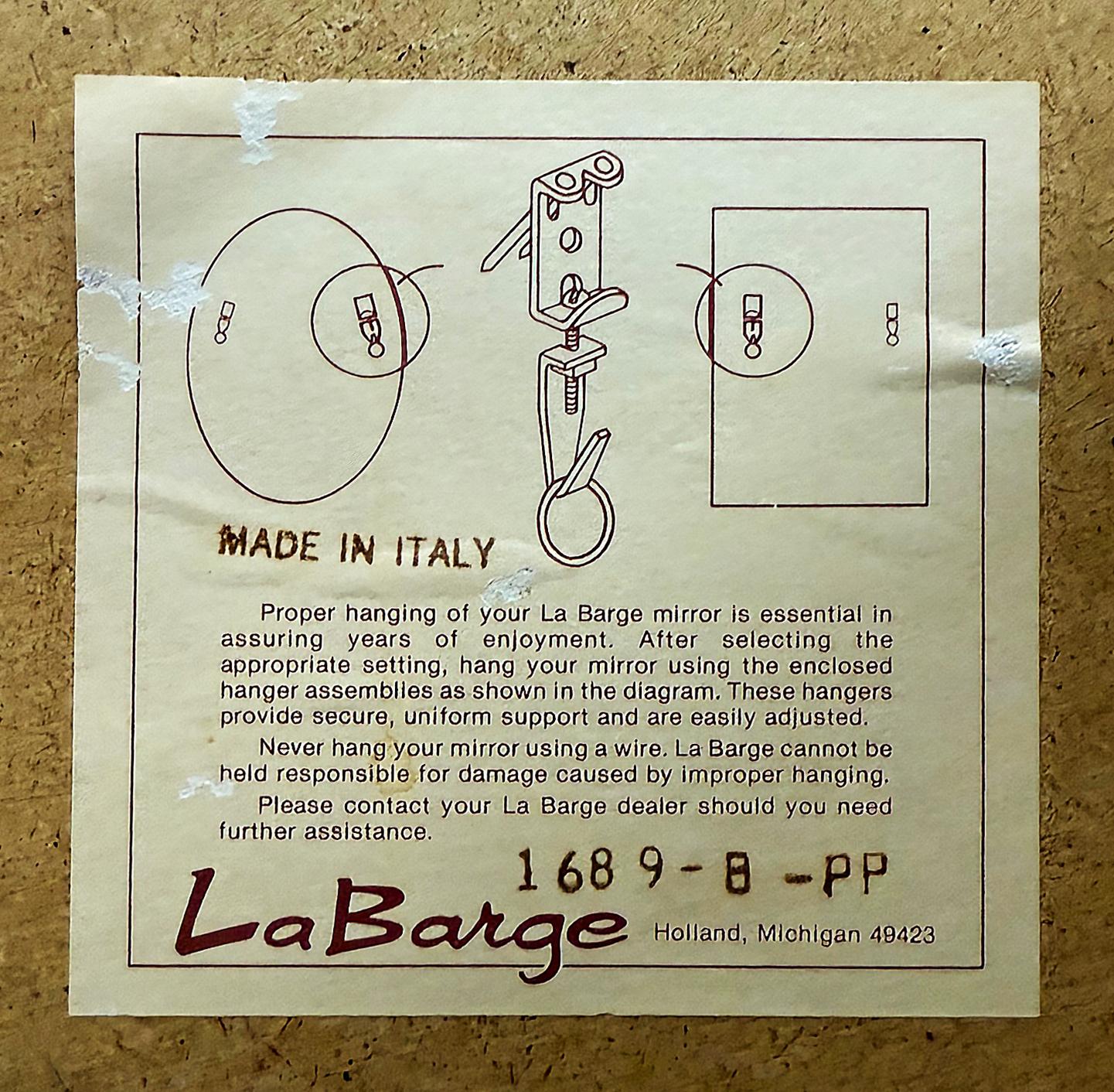 Specchio italiano La Barge intagliato Hollywood Regency smussato in vendita 3