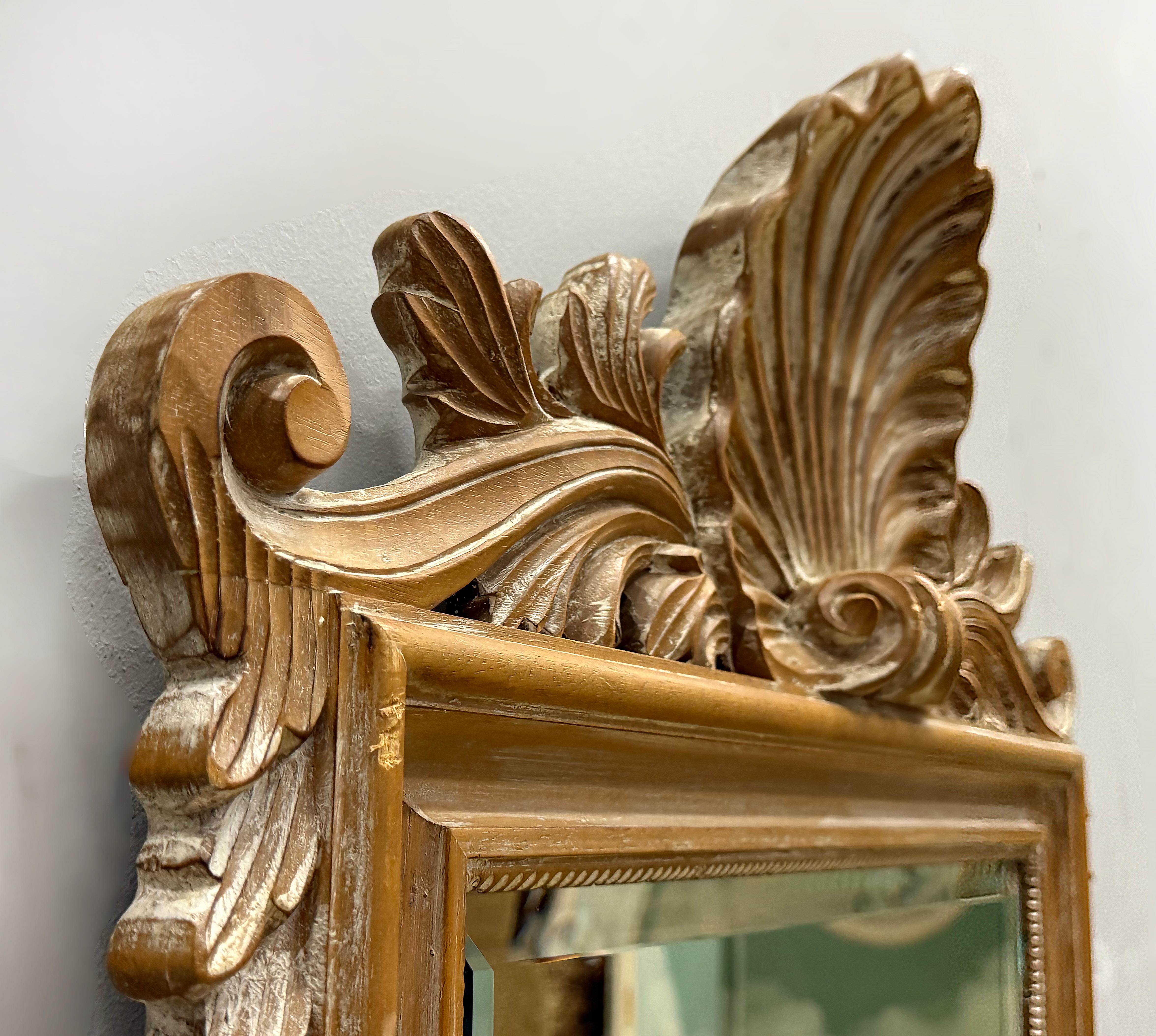 Specchio italiano La Barge intagliato Hollywood Regency smussato


In vendita c'è un elegante specchio da parete vintage italiano di Labarge, realizzato in stile Wood Regency con una straordinaria cornice in legno intagliato. Caratterizzata da uno
