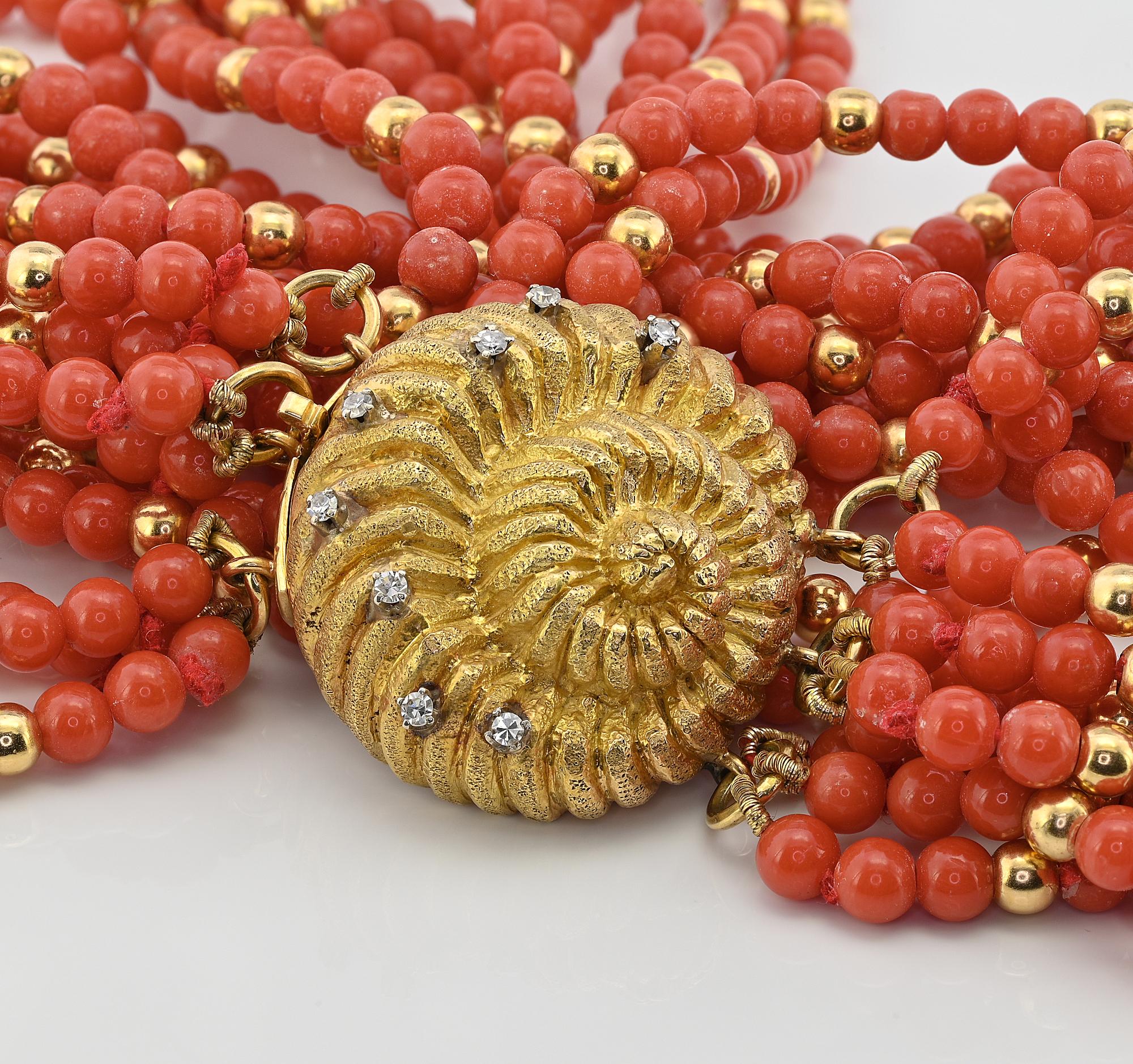 Italian La Dolce Vita 9 Strand Natural Red Coral Diamond 18 KT Necklace In Good Condition For Sale In Napoli, IT