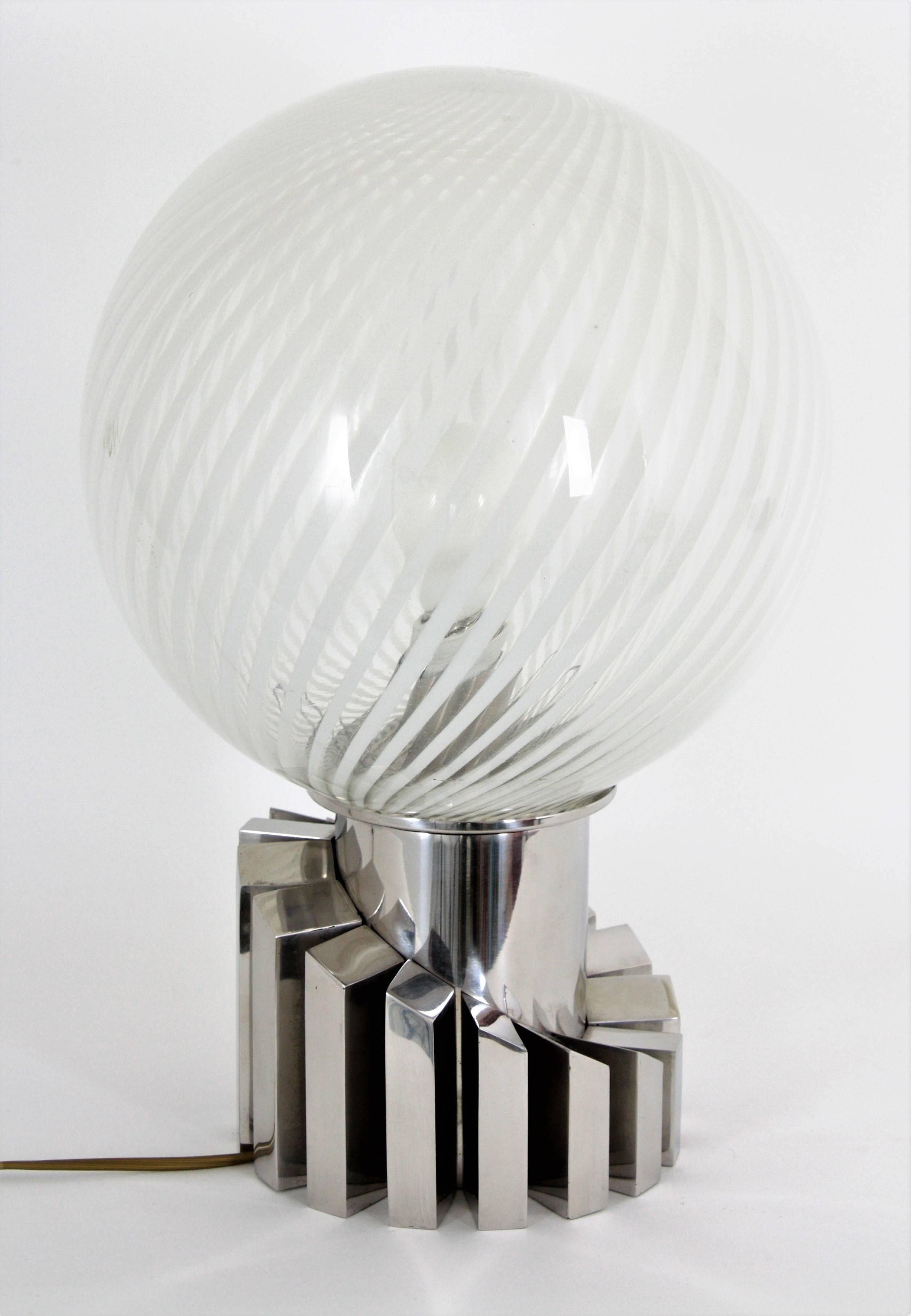 Italian La Murrina Table Lamp, Glass Globe and Chrome Base In Excellent Condition For Sale In Barcelona, ES