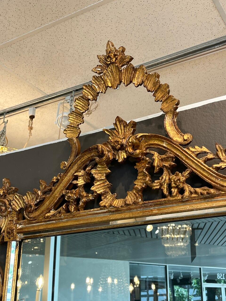 Miroir Rococo italien du 20ème siècle en bois doré de Labarge en très bon état vintage