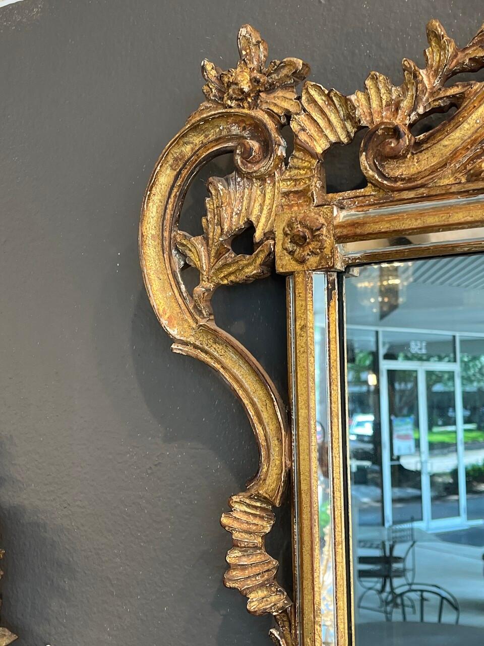 Miroir rococo italien en bois doré de Labarge Bon état - En vente à Houston, TX
