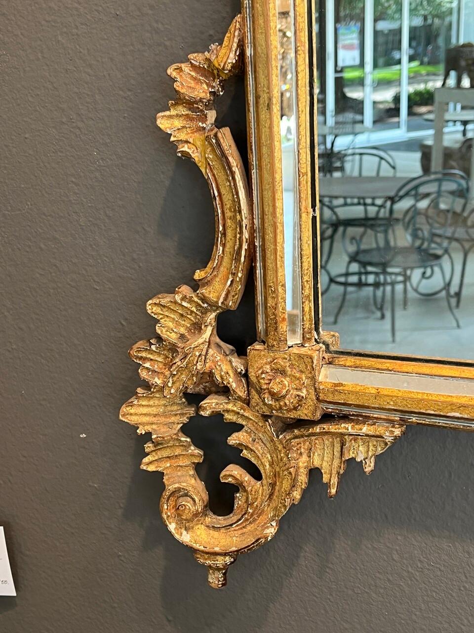 Miroir rococo italien en bois doré de Labarge en vente 1