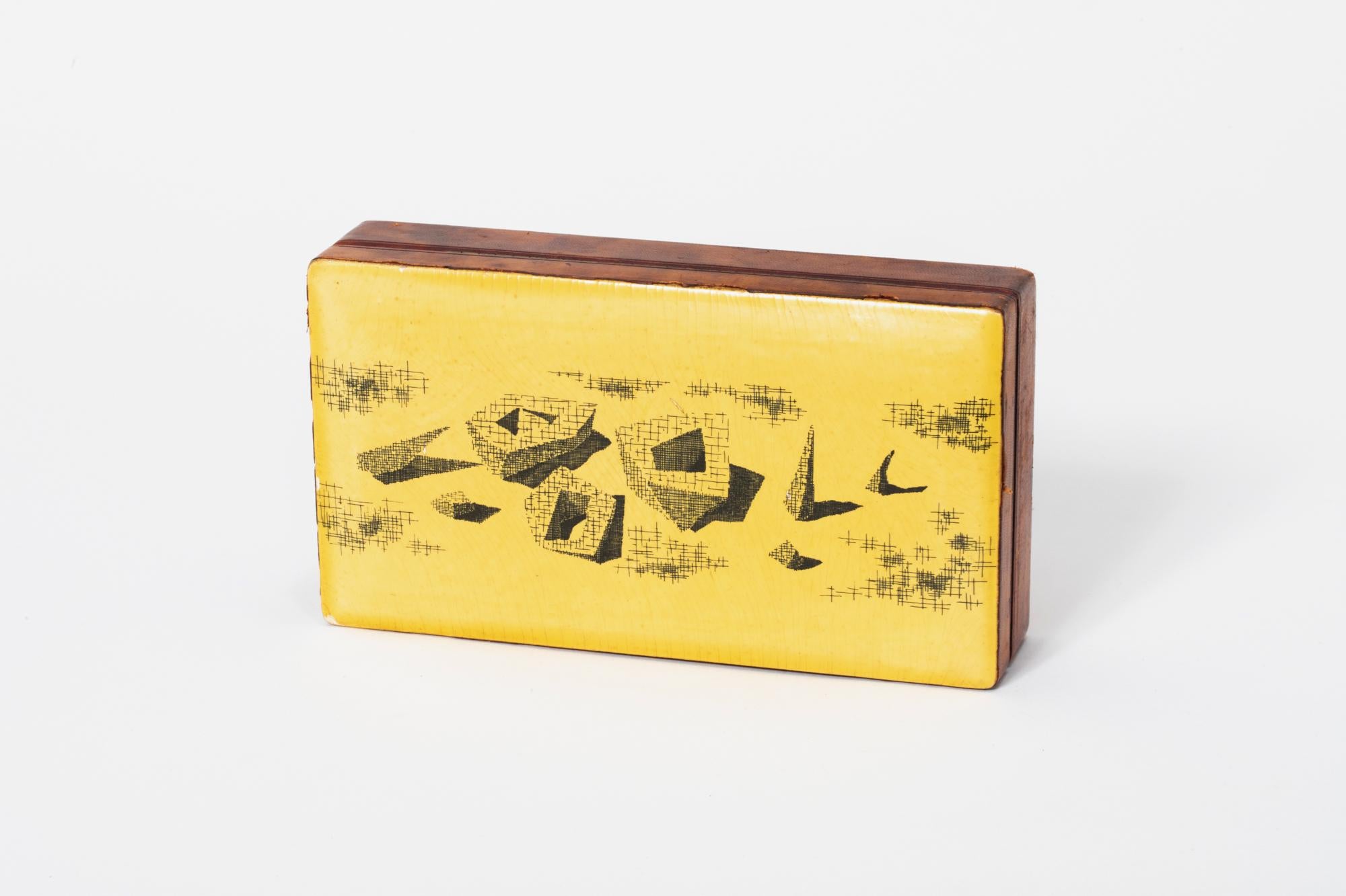 Boîte à charnière en laque italienne moderniste, cuir, acajou et soie, avec un décor abstrait moderniste peint à la main.