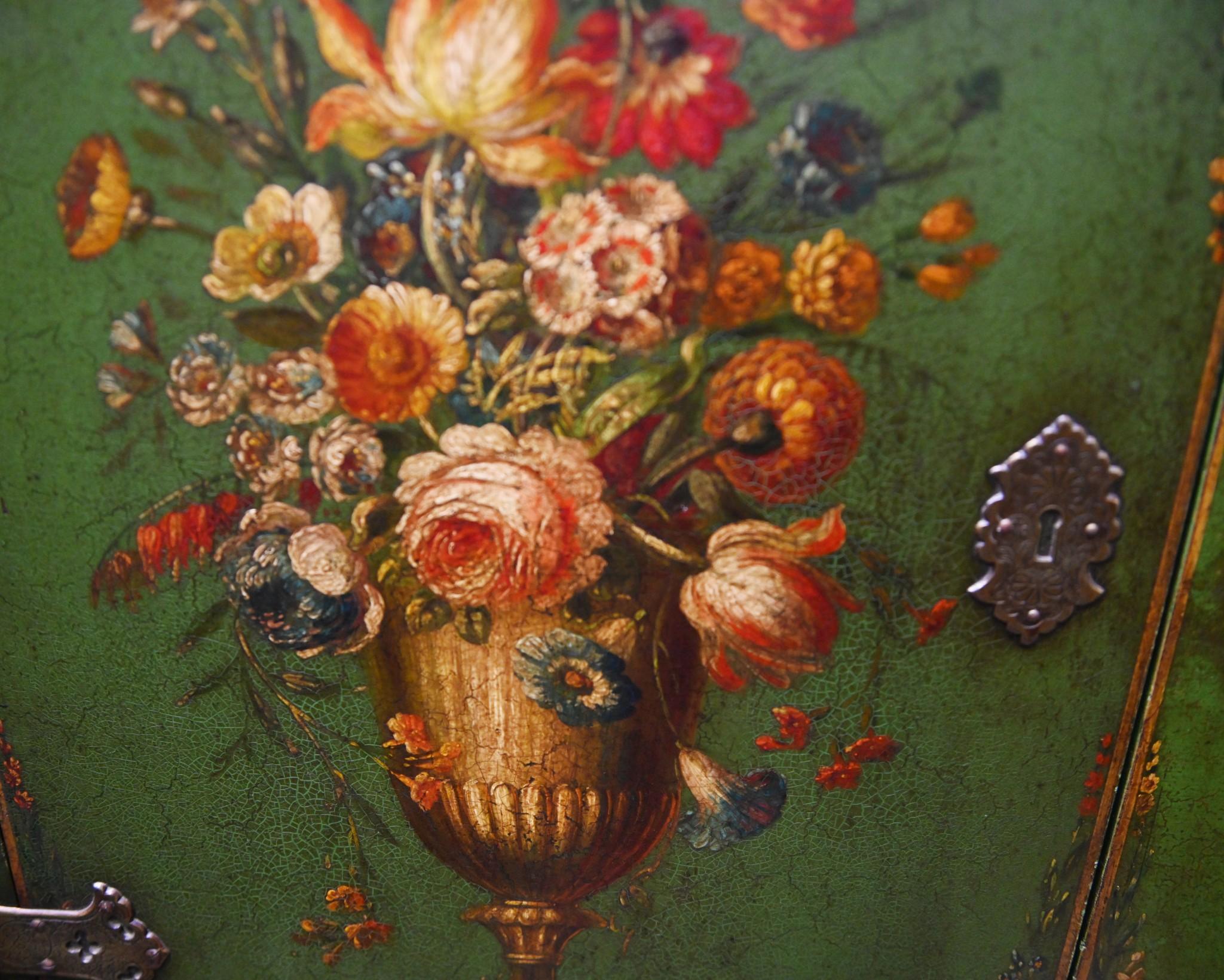 Italian Lacquered Cabinet on Stand Painted Floral Gilt Base For Sale 4