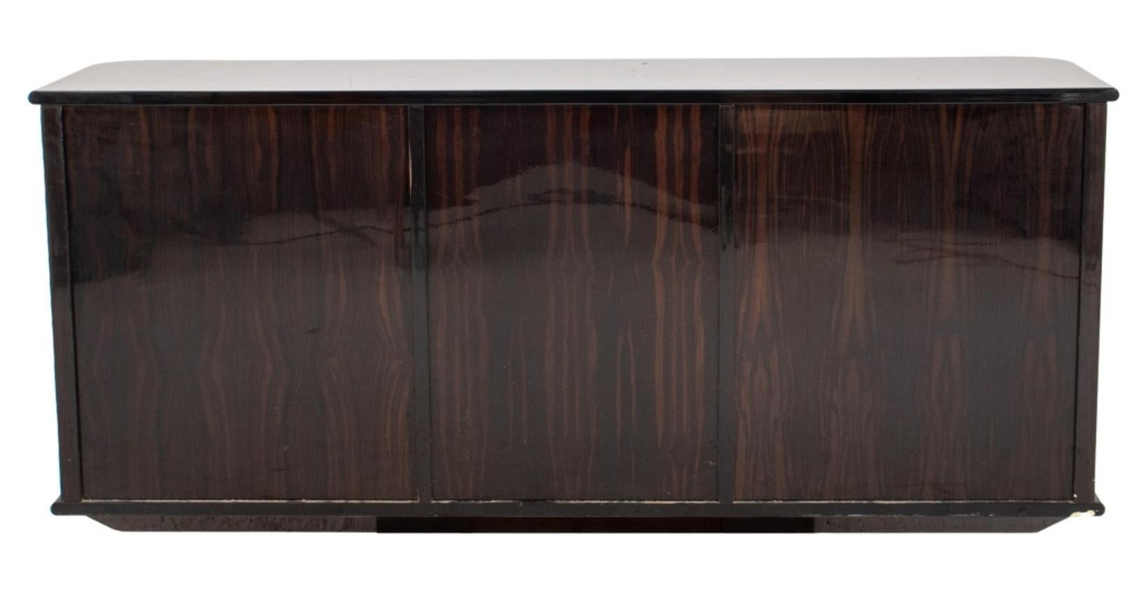 Italian lacquered Faux Rosewood Credenza, with rectangular top with rounded corners, above a conforming corps wit reeded quoins, and centering four short drawers between two cabinet doors opening to reveal shelves, on a pling, finished in the