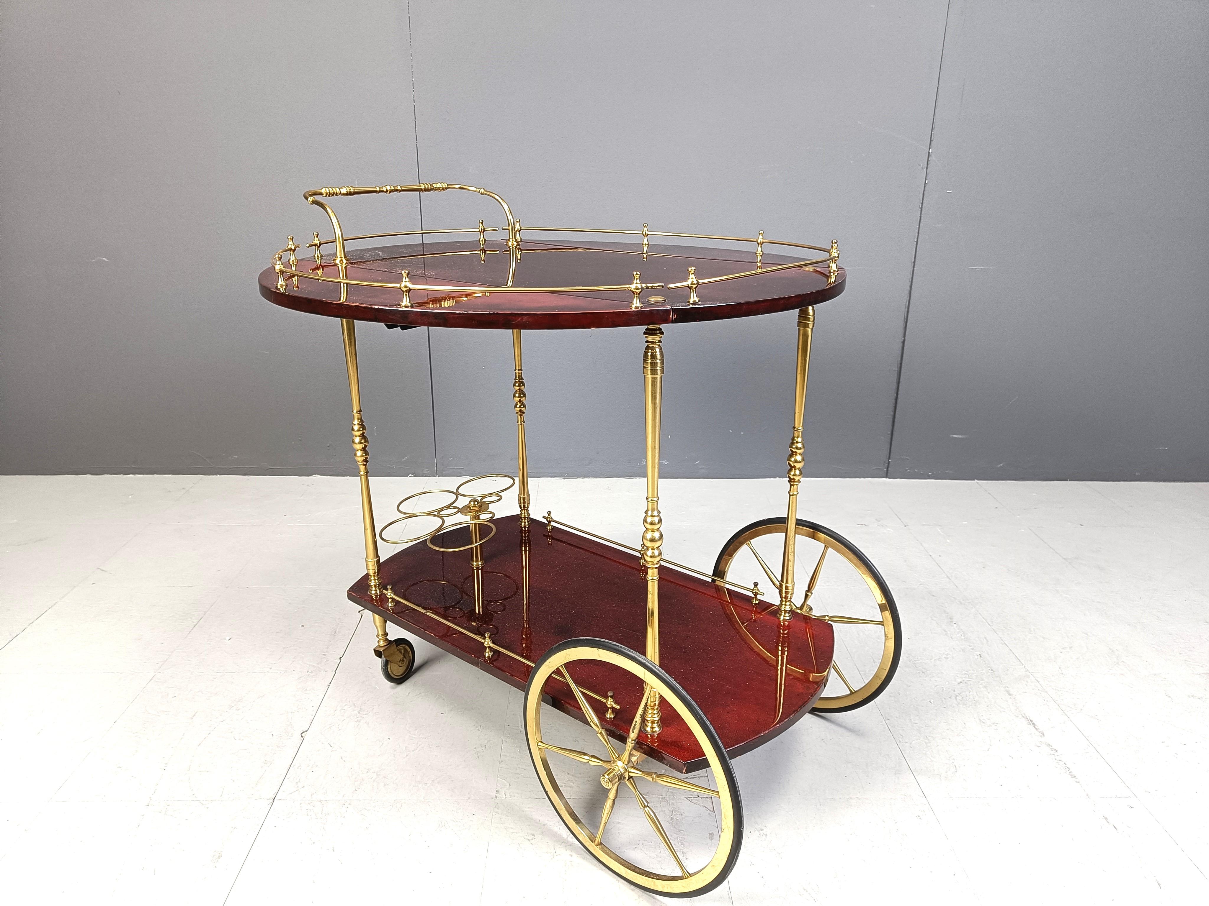 Neoclassico Carrello da bar in pelle di capra e pergamena laccata italiana di Aldo Tura, anni '60