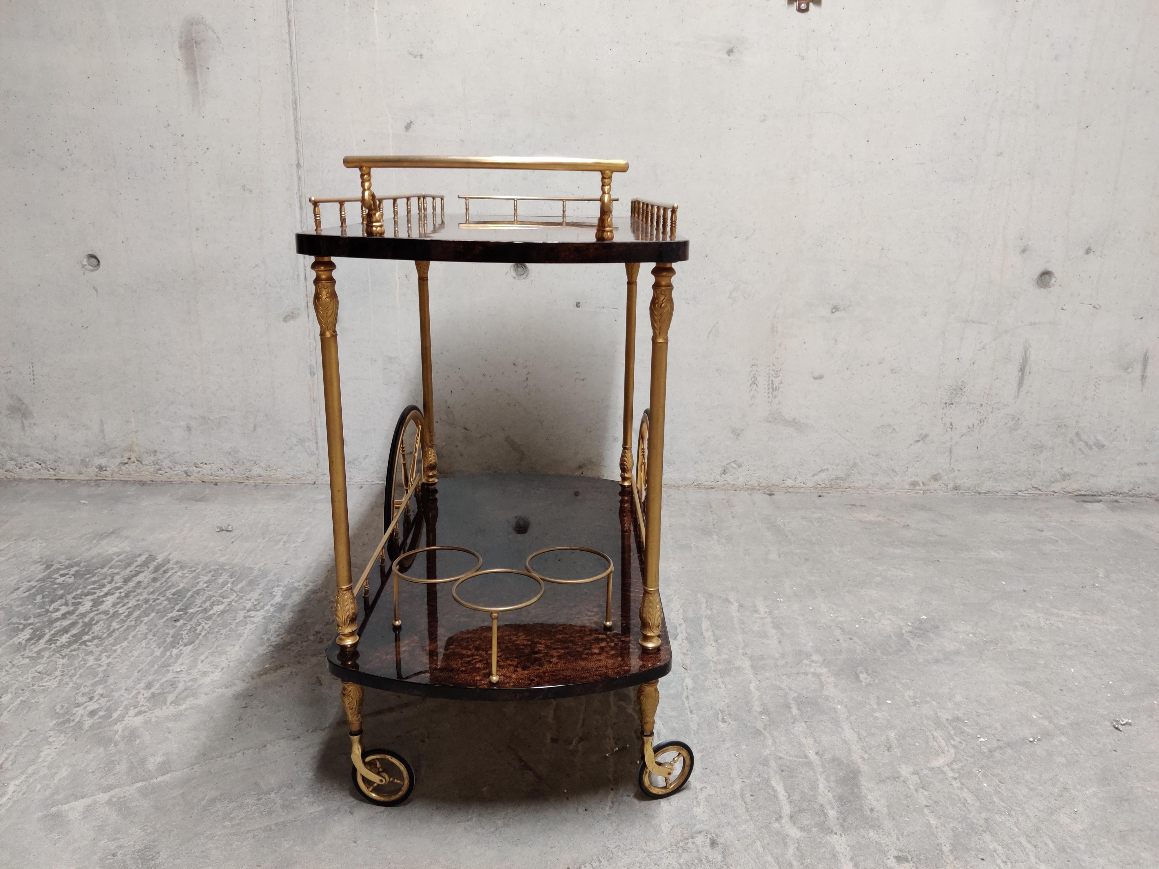 Italian Lacquered Goatskin / Parchment Serving Bar Cart by Aldo Tura, 1960s In Good Condition In HEVERLEE, BE