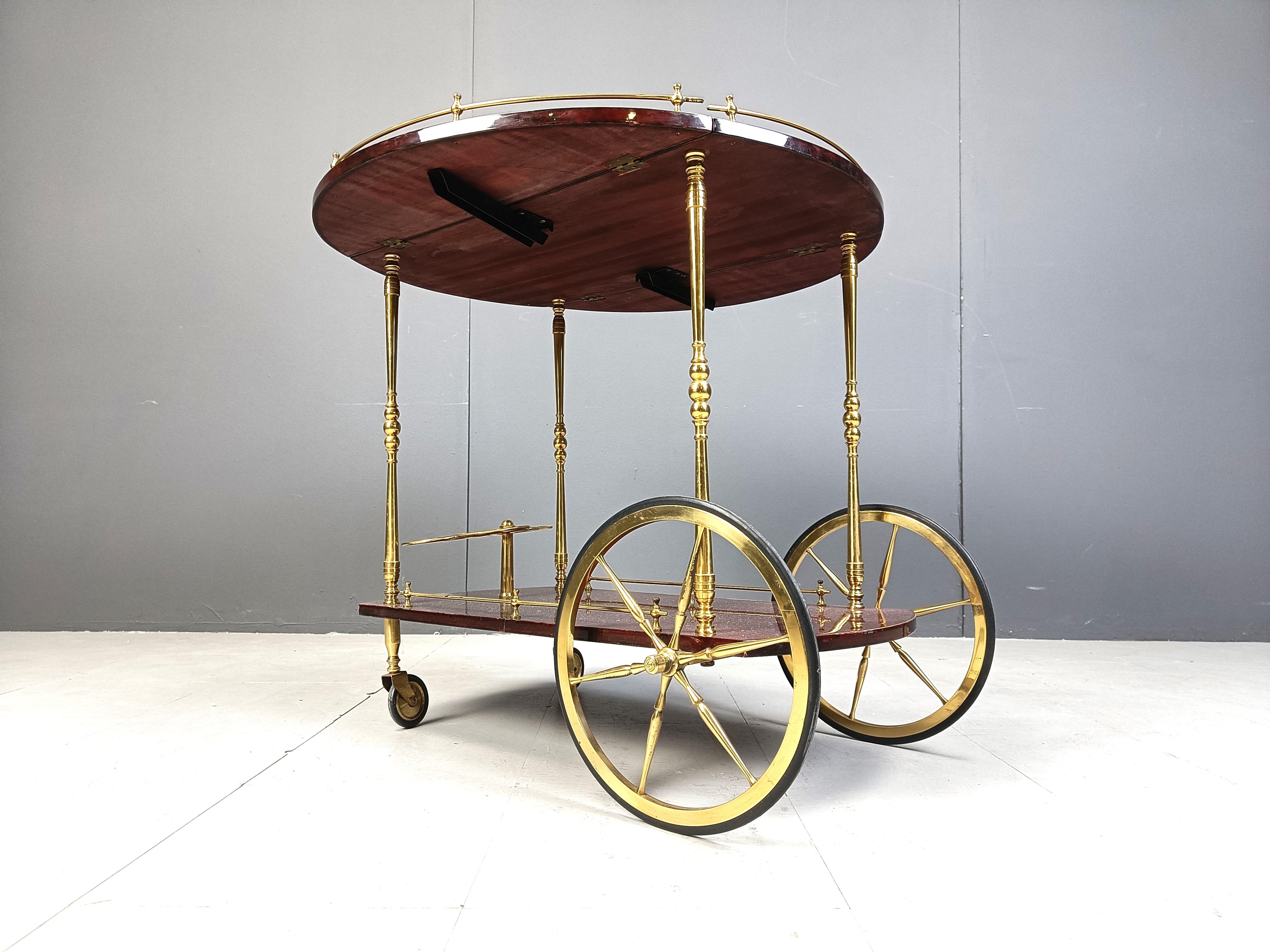 Italiano Carrello da bar in pelle di capra e pergamena laccata italiana di Aldo Tura, anni '60