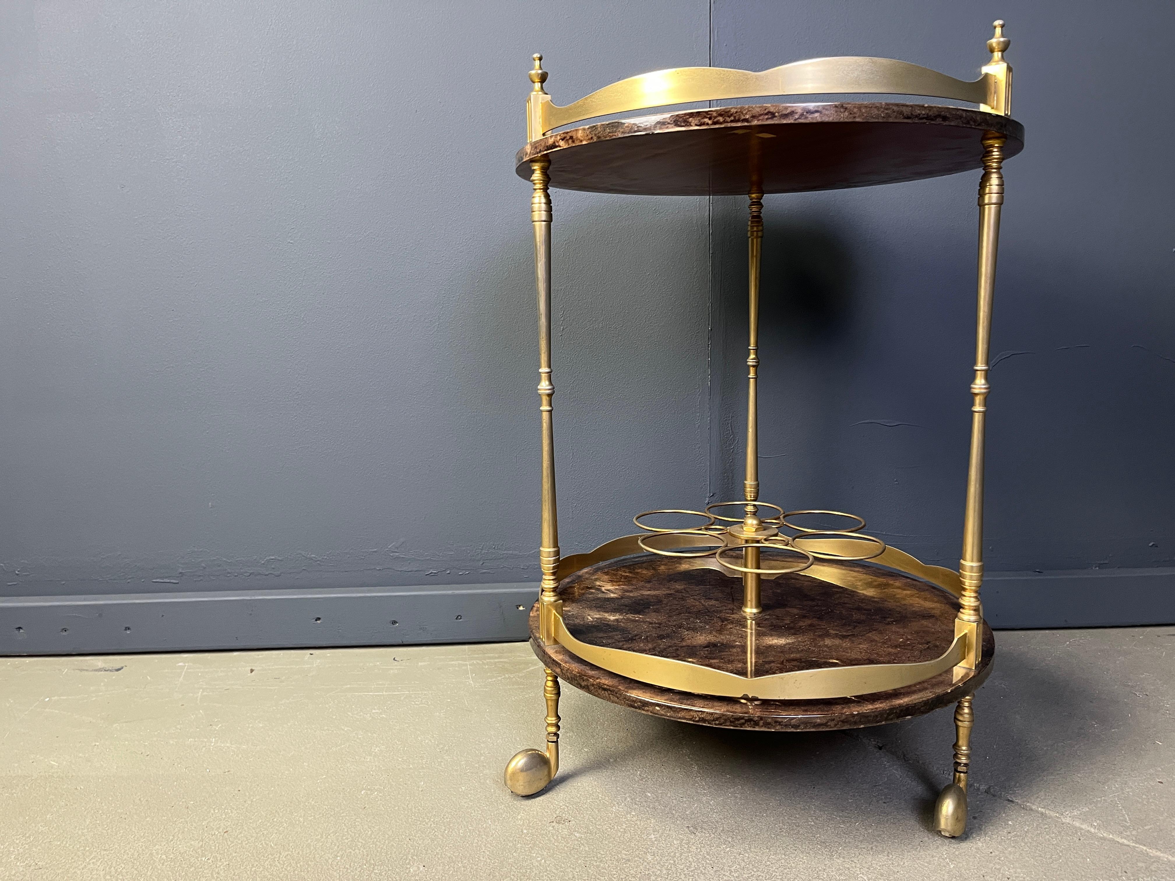 Carrito de bar italiano de piel de cabra lacada y pergamino de Aldo Tura, años 60 Italiano en venta