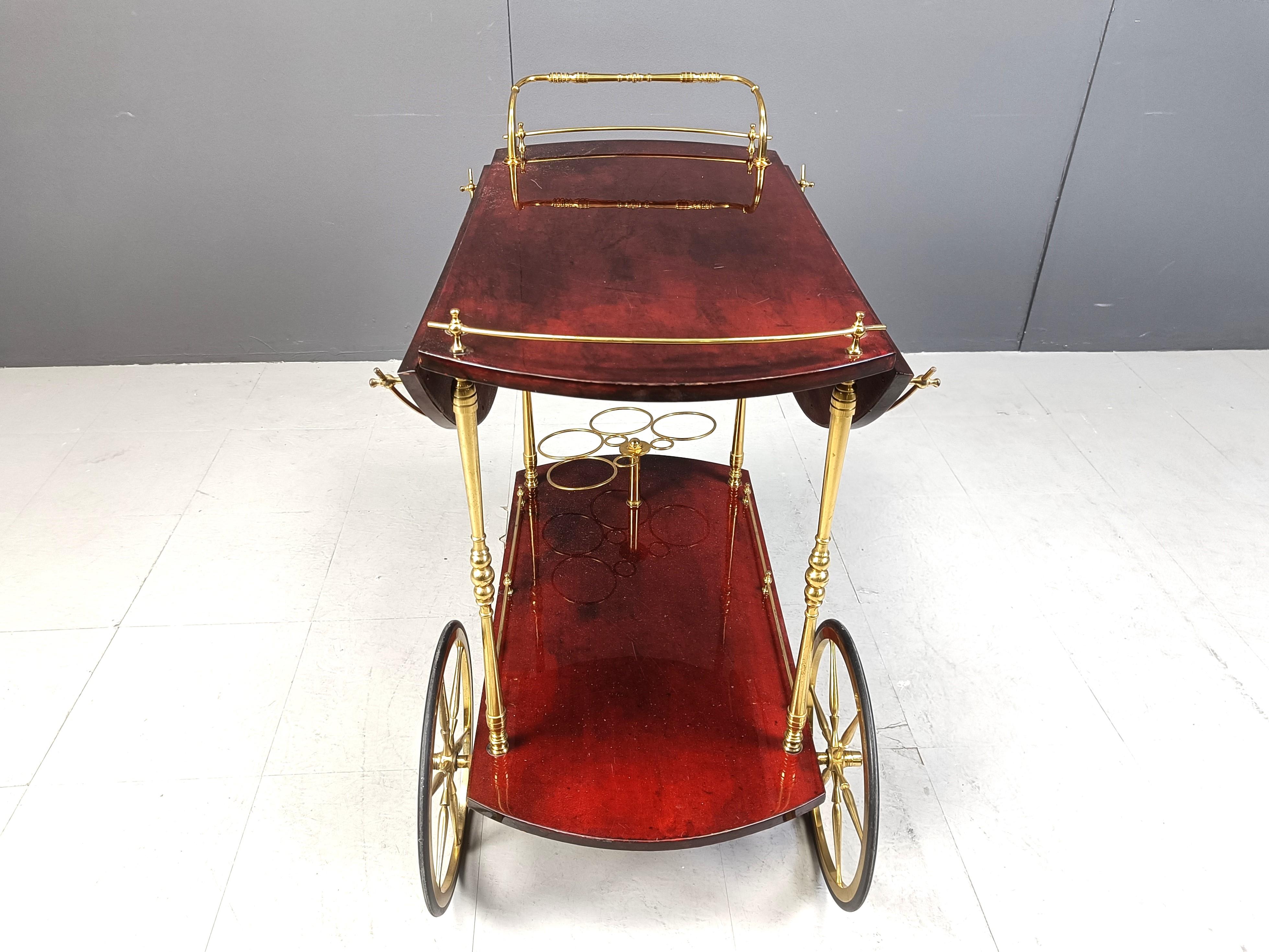 Metà XX secolo Carrello da bar in pelle di capra e pergamena laccata italiana di Aldo Tura, anni '60
