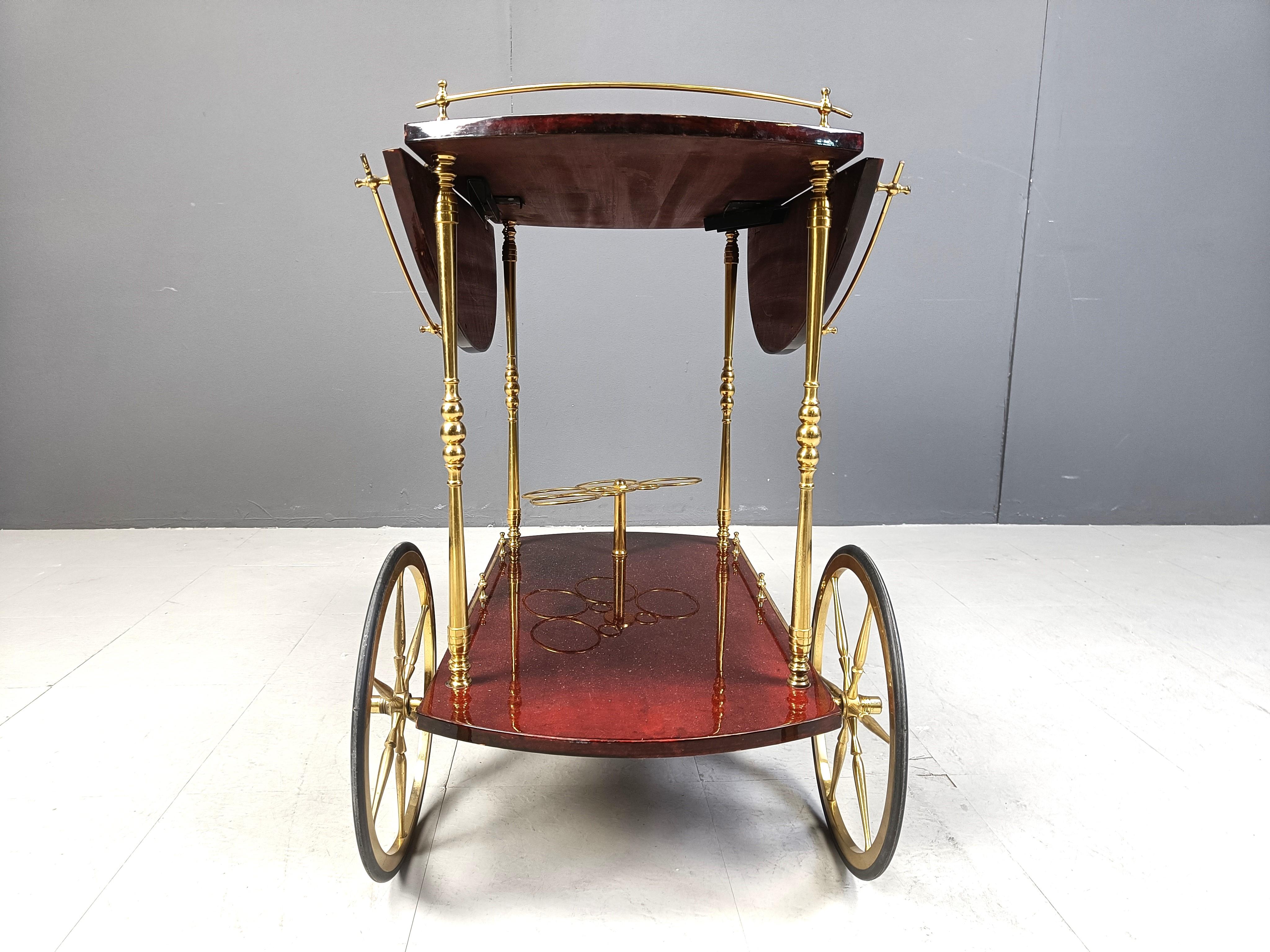 Ottone Carrello da bar in pelle di capra e pergamena laccata italiana di Aldo Tura, anni '60