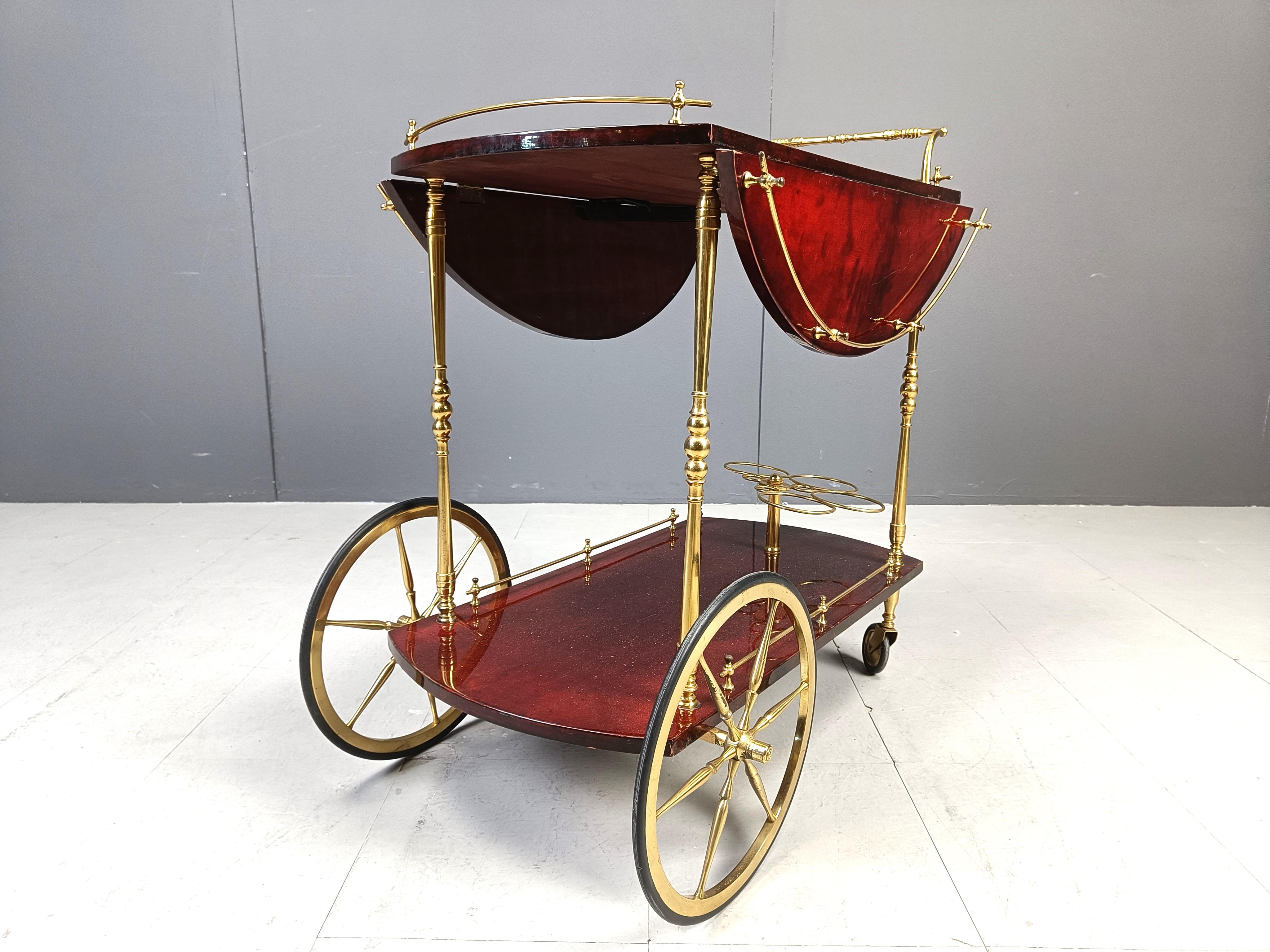 Carrello da bar in pelle di capra e pergamena laccata italiana di Aldo Tura, anni '60 2
