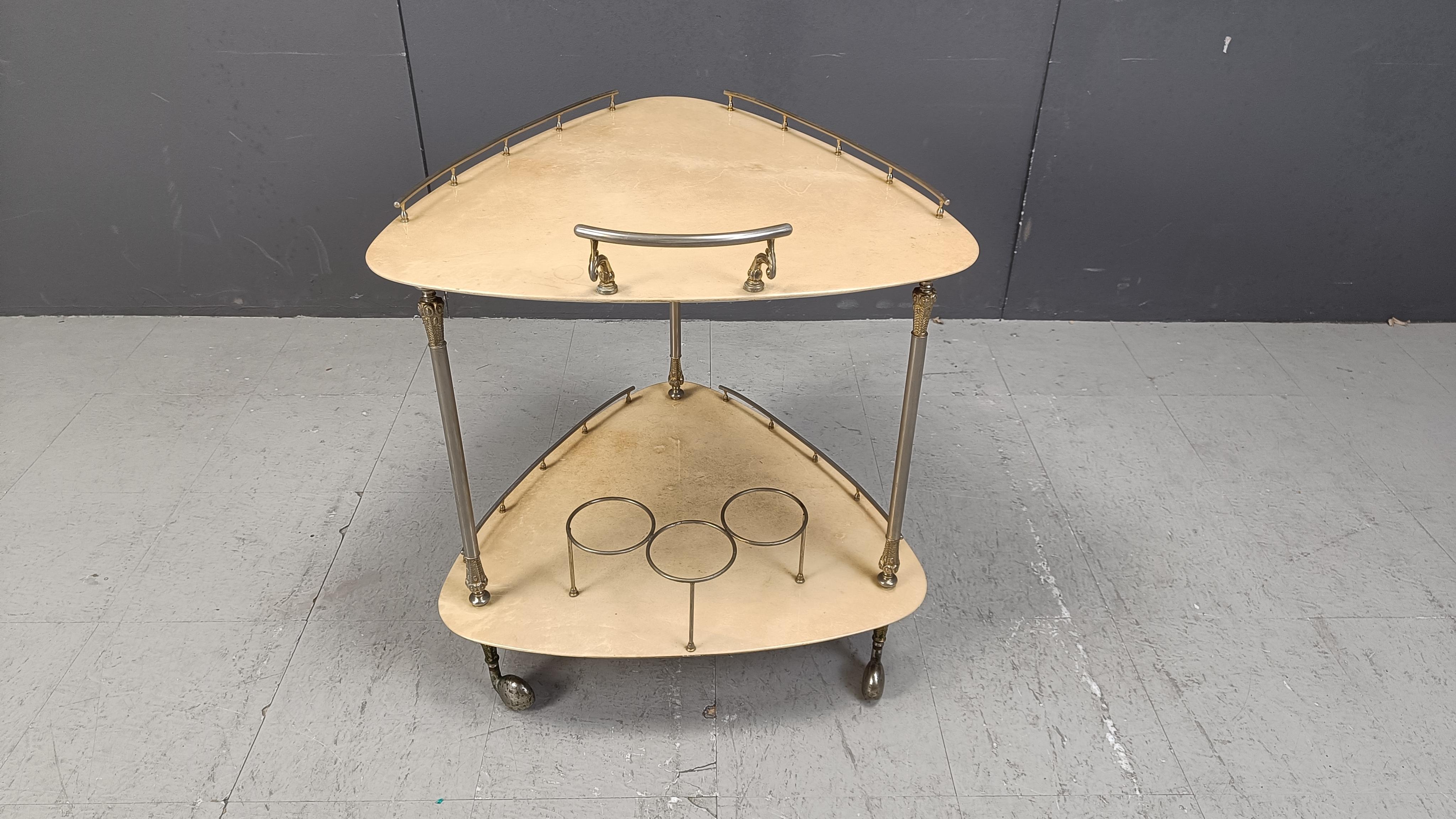 Carrito de bar italiano de piel de cabra lacada y pergamino de Aldo Tura, años 60 en venta 2