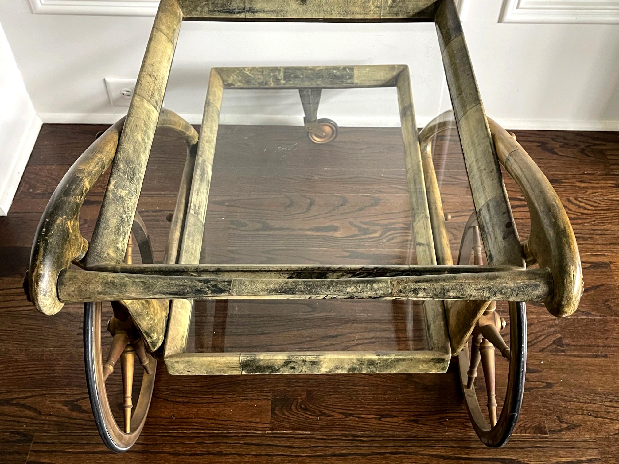 Chariot de service en peau de chèvre laquée italienne d'Aldo Tura en vente 3