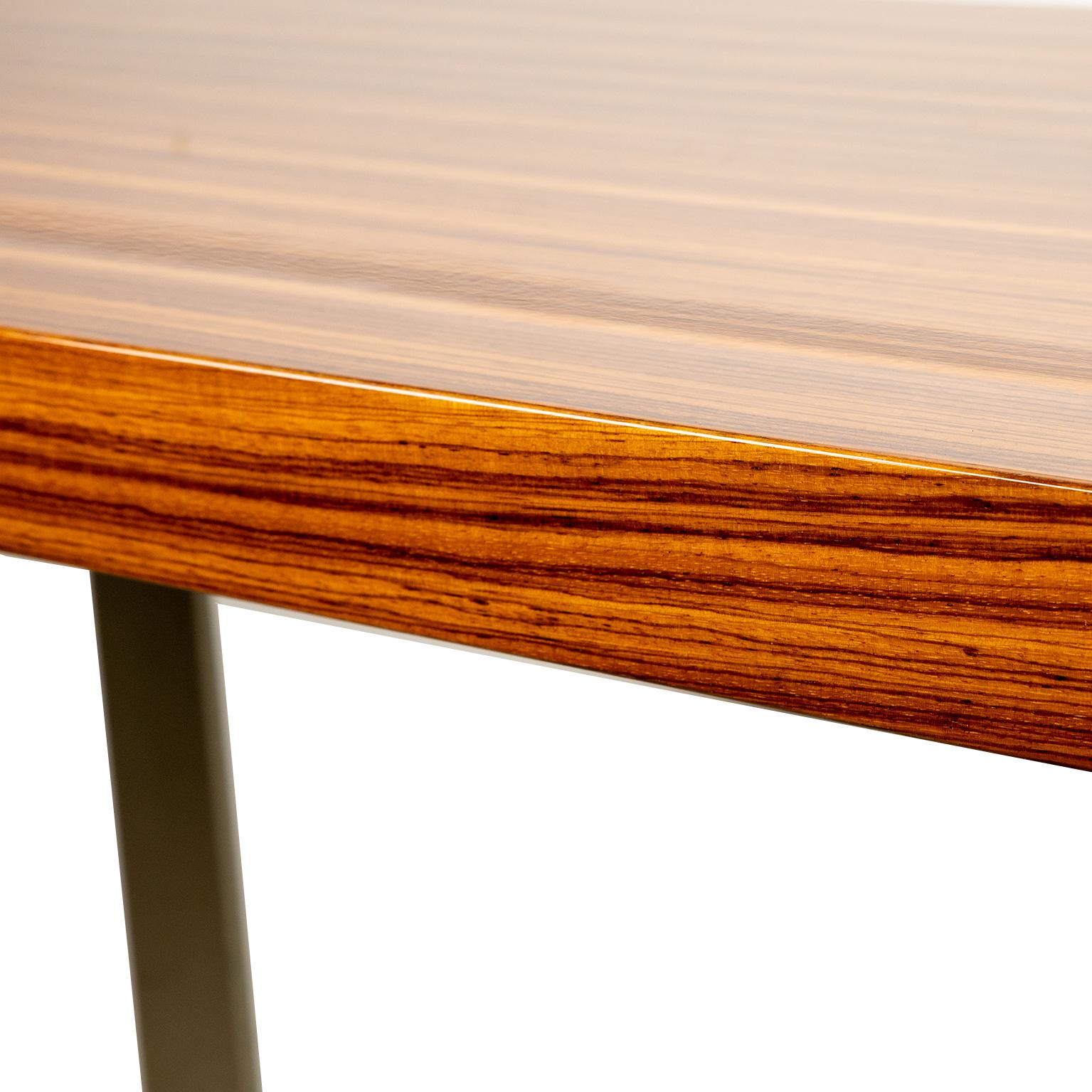Consola Italiana De Madera Lacada By Desalto, Italia Lacado en venta