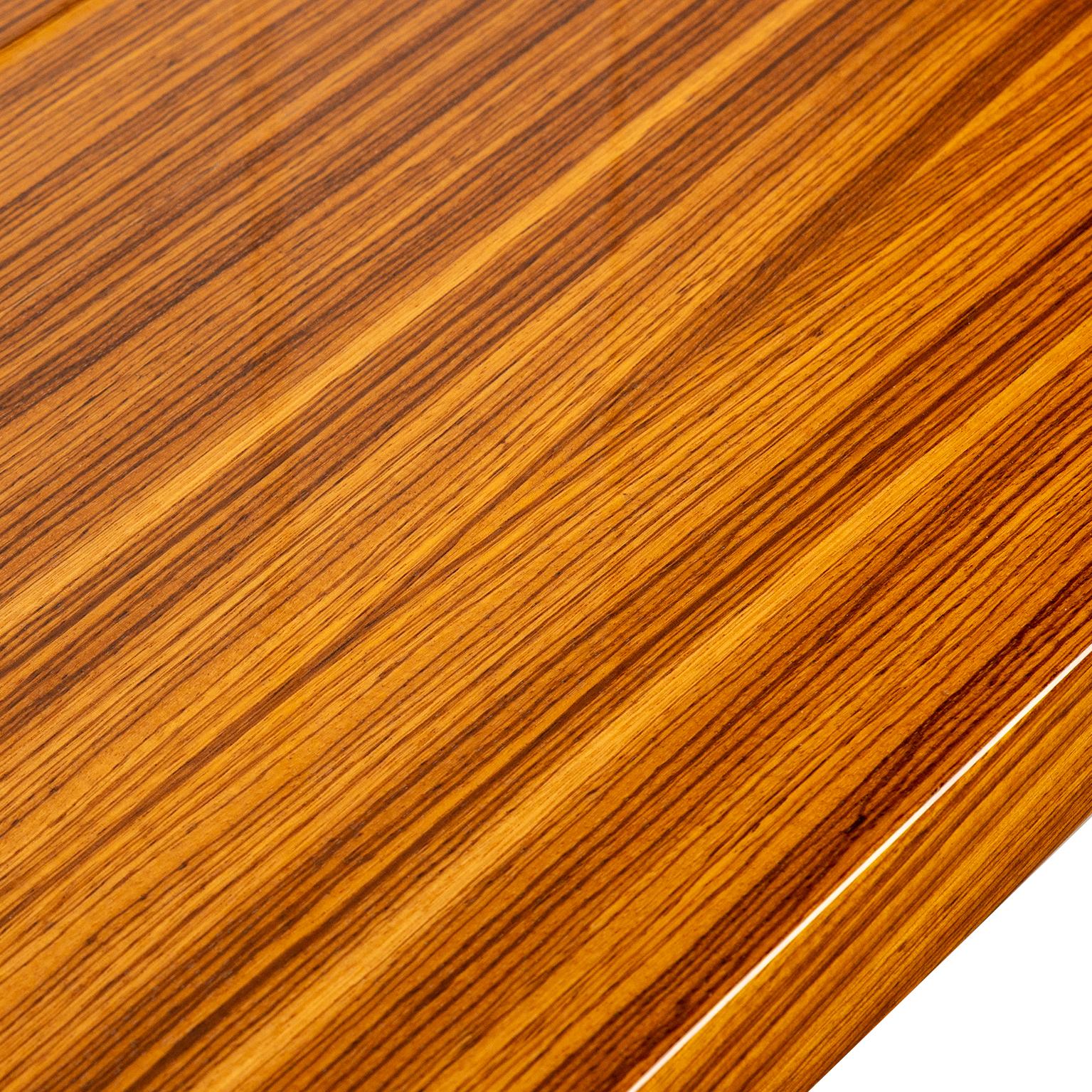 Consola Italiana De Madera Lacada By Desalto, Italia en Bueno estado para la venta en Toronto, ON