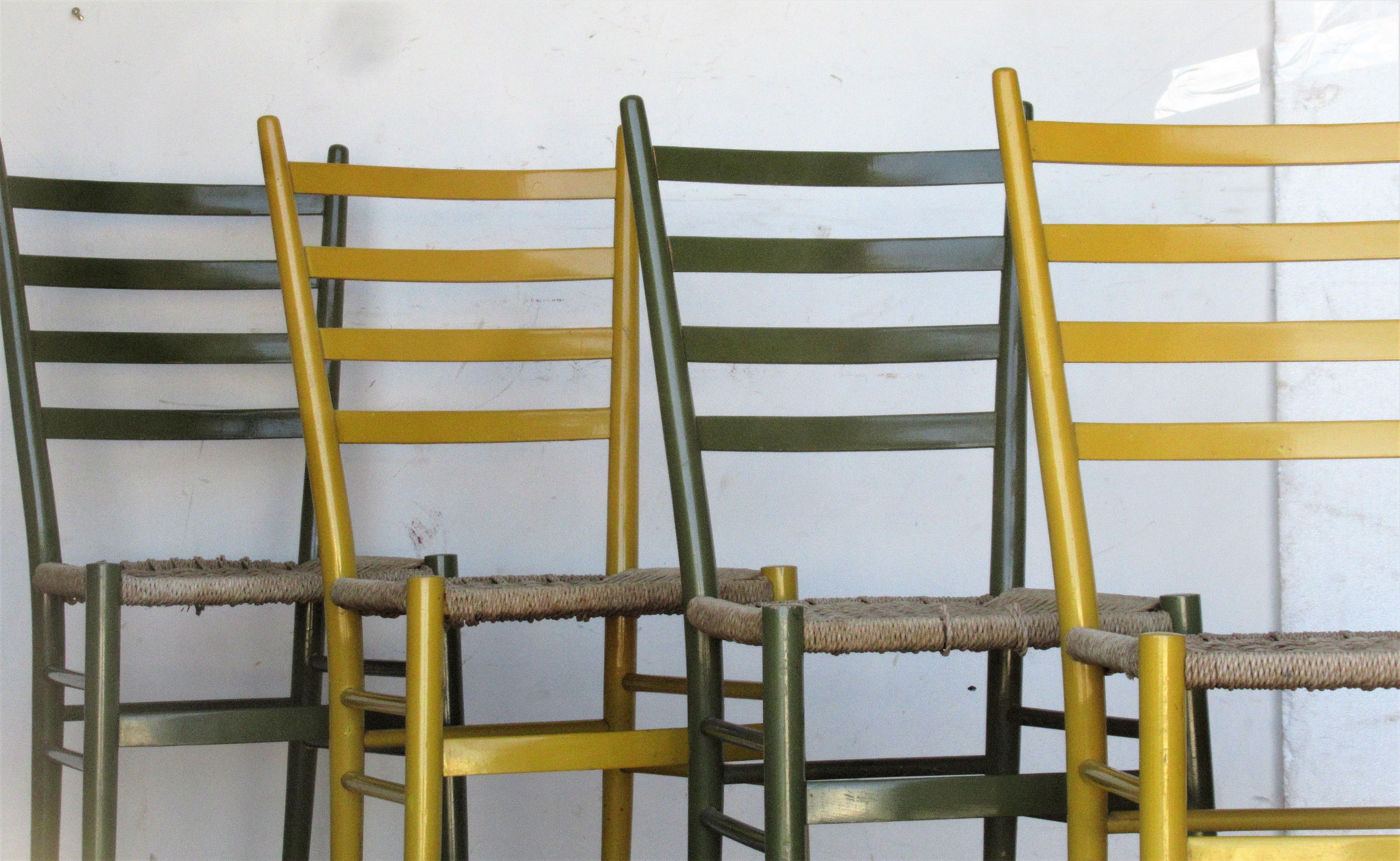 Set of four Italian modernist ladder back chairs in the style of Gio Ponti with woven rush seats and beautiful original factory lacquer painted surface (two rich olive green / two brilliant yellow), circa 1960. Look at all pictures and read