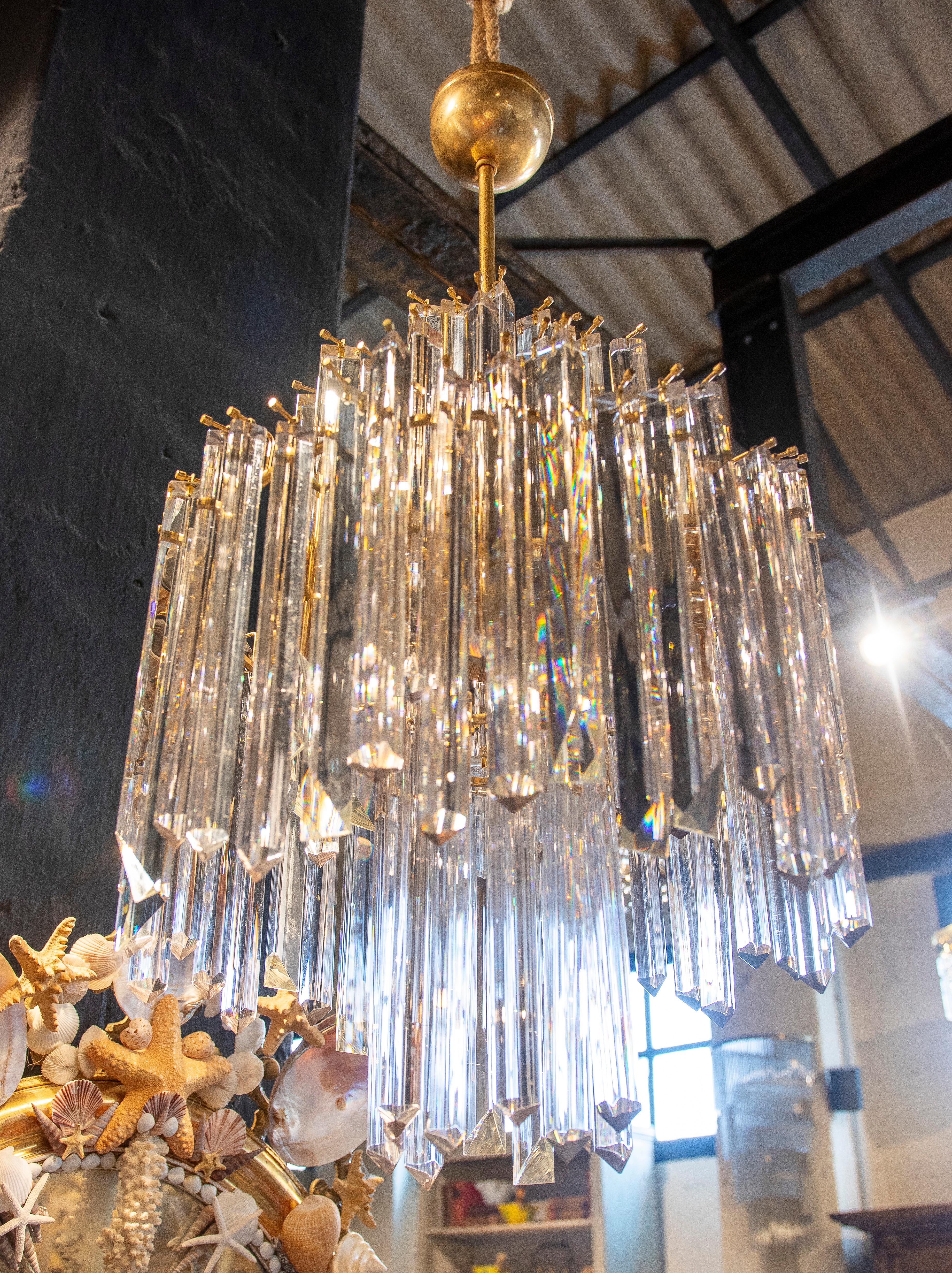 20th Century Italian Lamp Composed of Elongated Crystals and Gilded Metal Structure For Sale