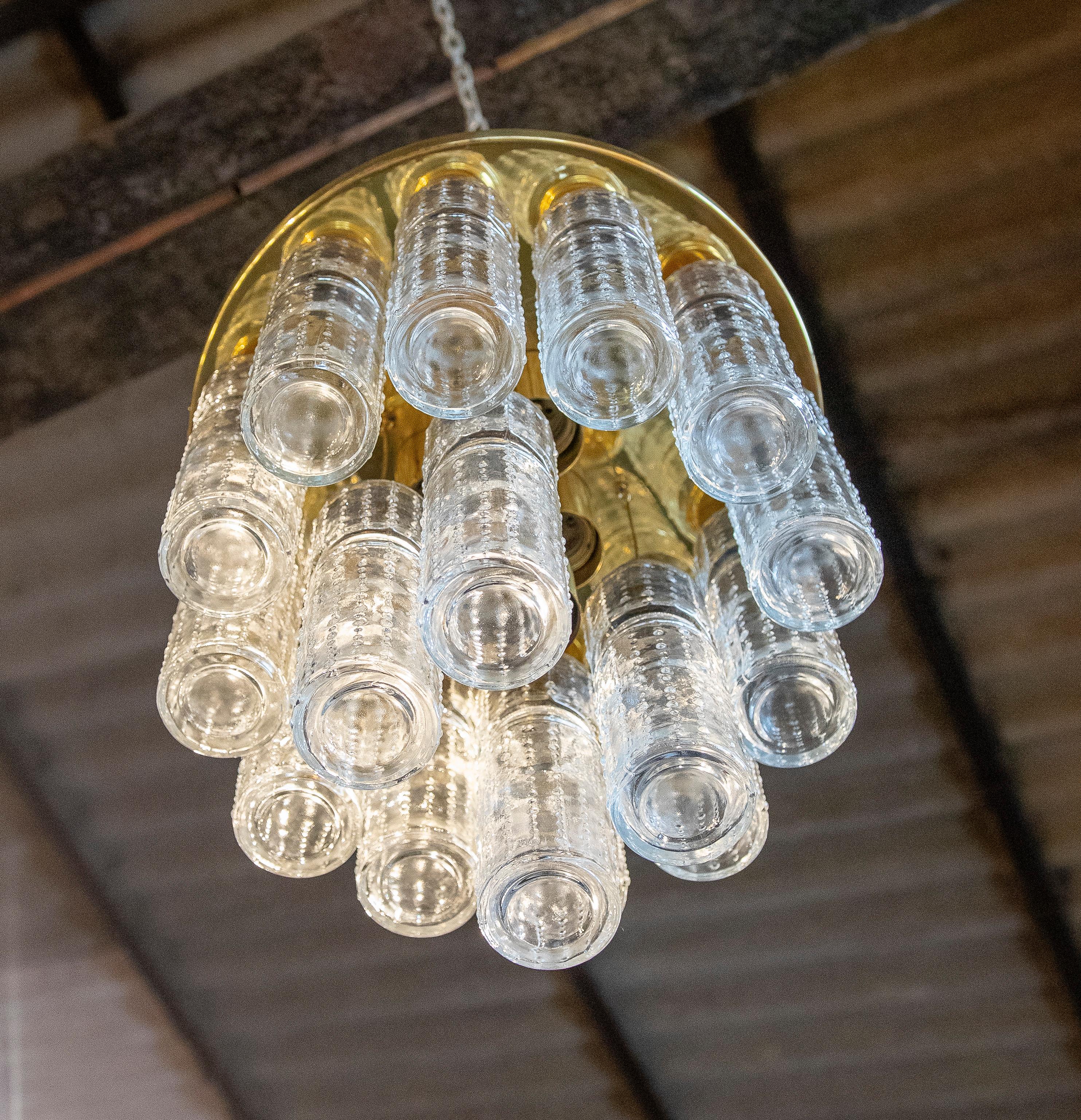 Verre Lampe italienne composée de cristaux allongés et d'une structure en métal doré en vente