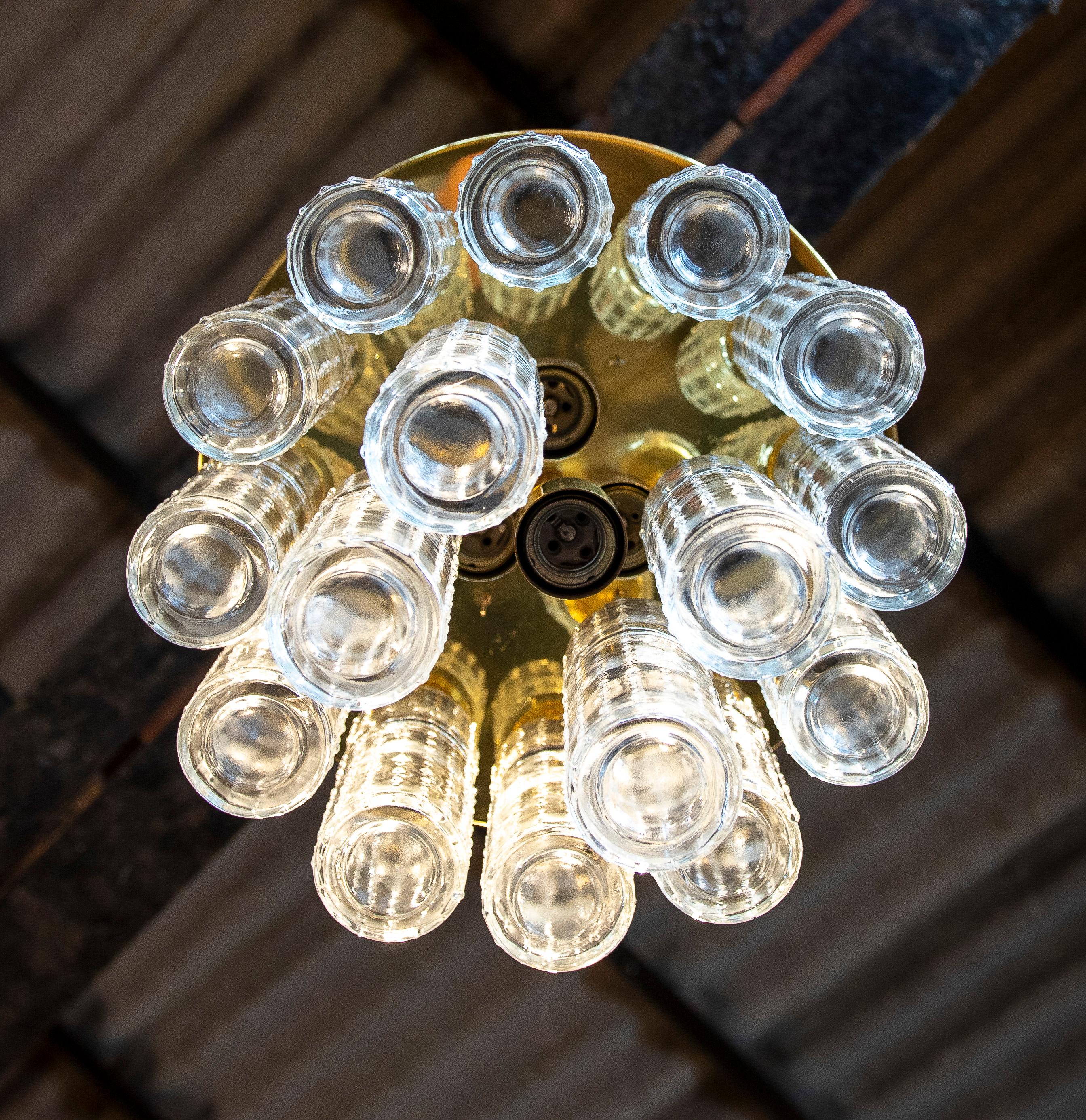 Lampe italienne composée de cristaux allongés et d'une structure en métal doré en vente 2