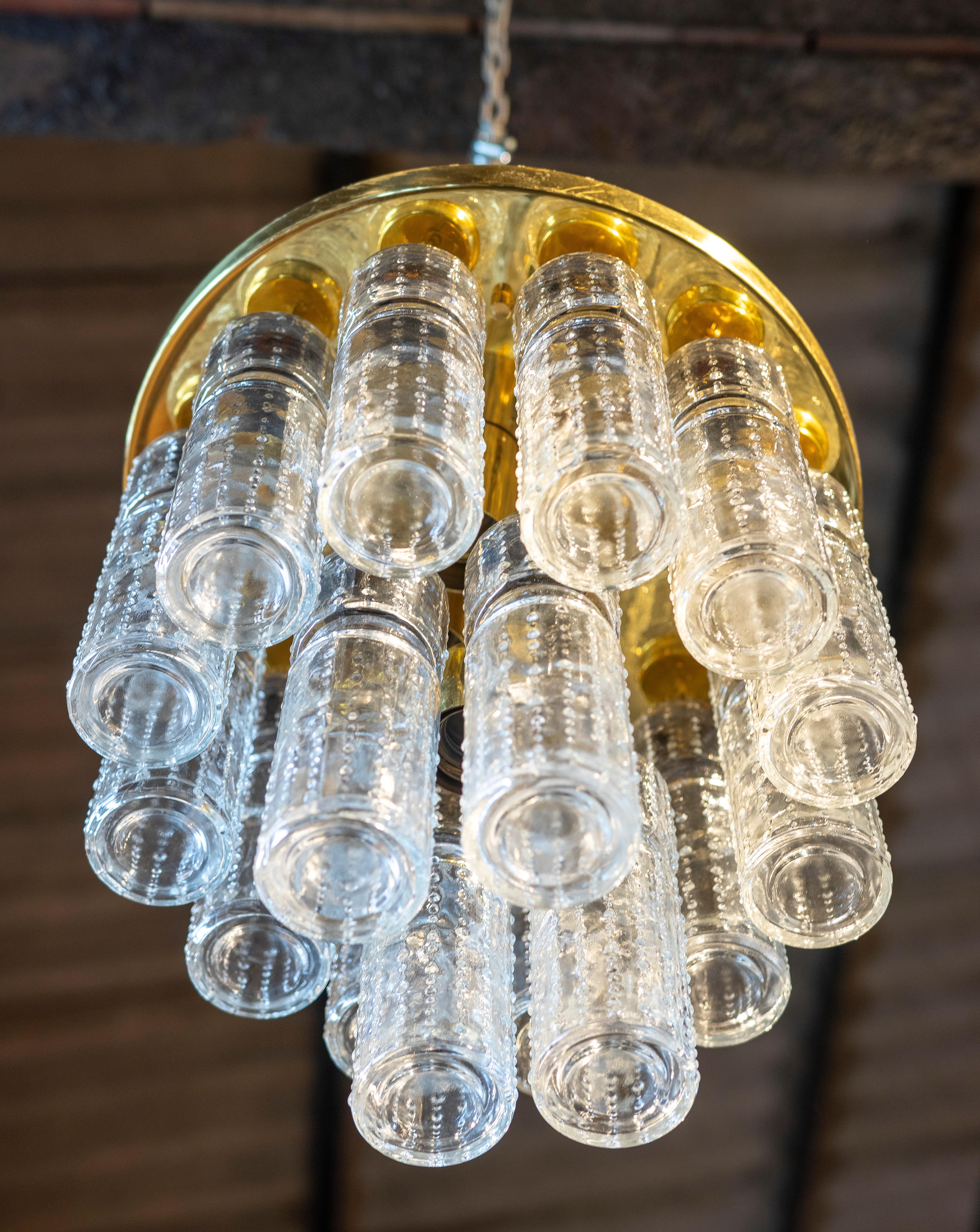 Lampe italienne composée de cristaux allongés et d'une structure en métal doré en vente 4