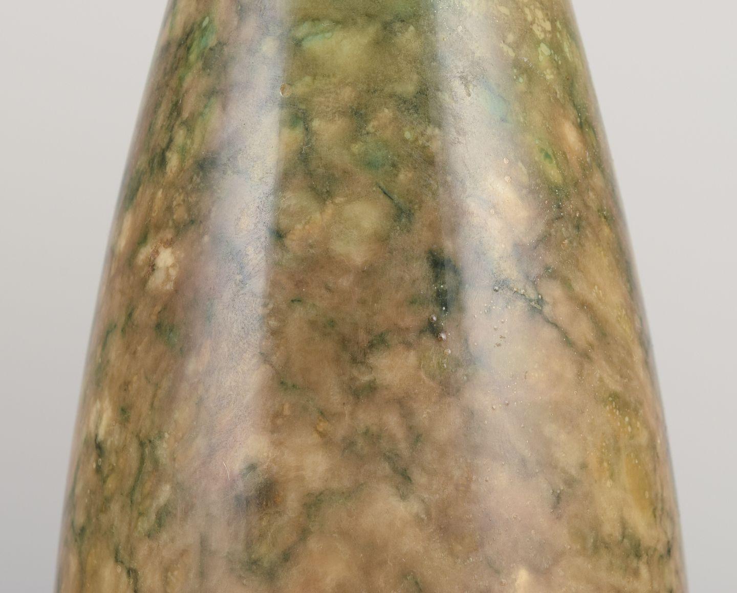Italian lamp manufacturer. Tall and slender table lamp in alabaster. In condizioni buone in vendita a Copenhagen, DK