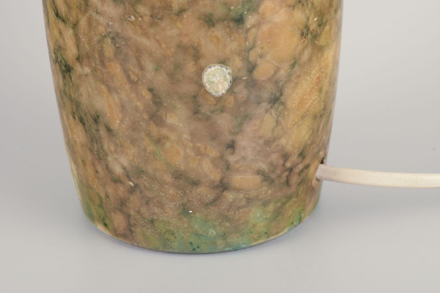 Fine XX secolo Italian lamp manufacturer. Tall and slender table lamp in alabaster. in vendita
