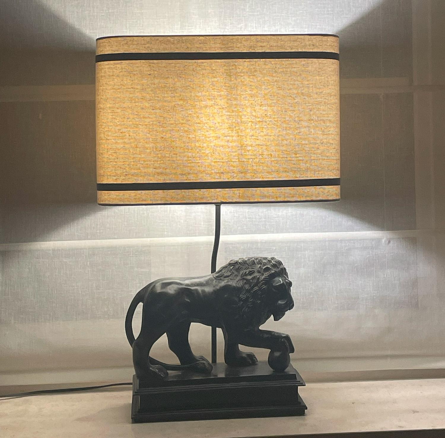 Italian Lamps Patinated Bronze Medici Lion Animal Figures Table Lamps a pair  For Sale 7