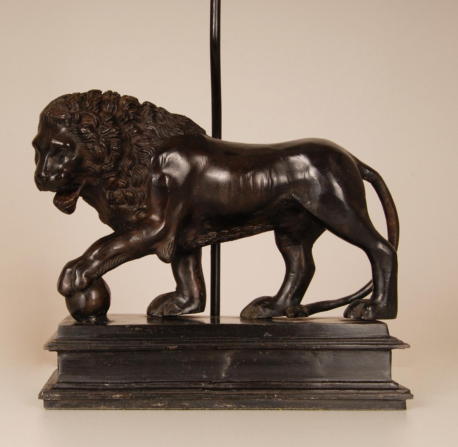Italian Medici Lions table lamps, heavy lamps made of black patinated metal
Traditional Italian Classic Roman style table lamps
Style: Traditionale, Classic, Roman, Neoclassical, Antique, Vintage
Design: In the manner of E.F. Caldwell, Chapman,