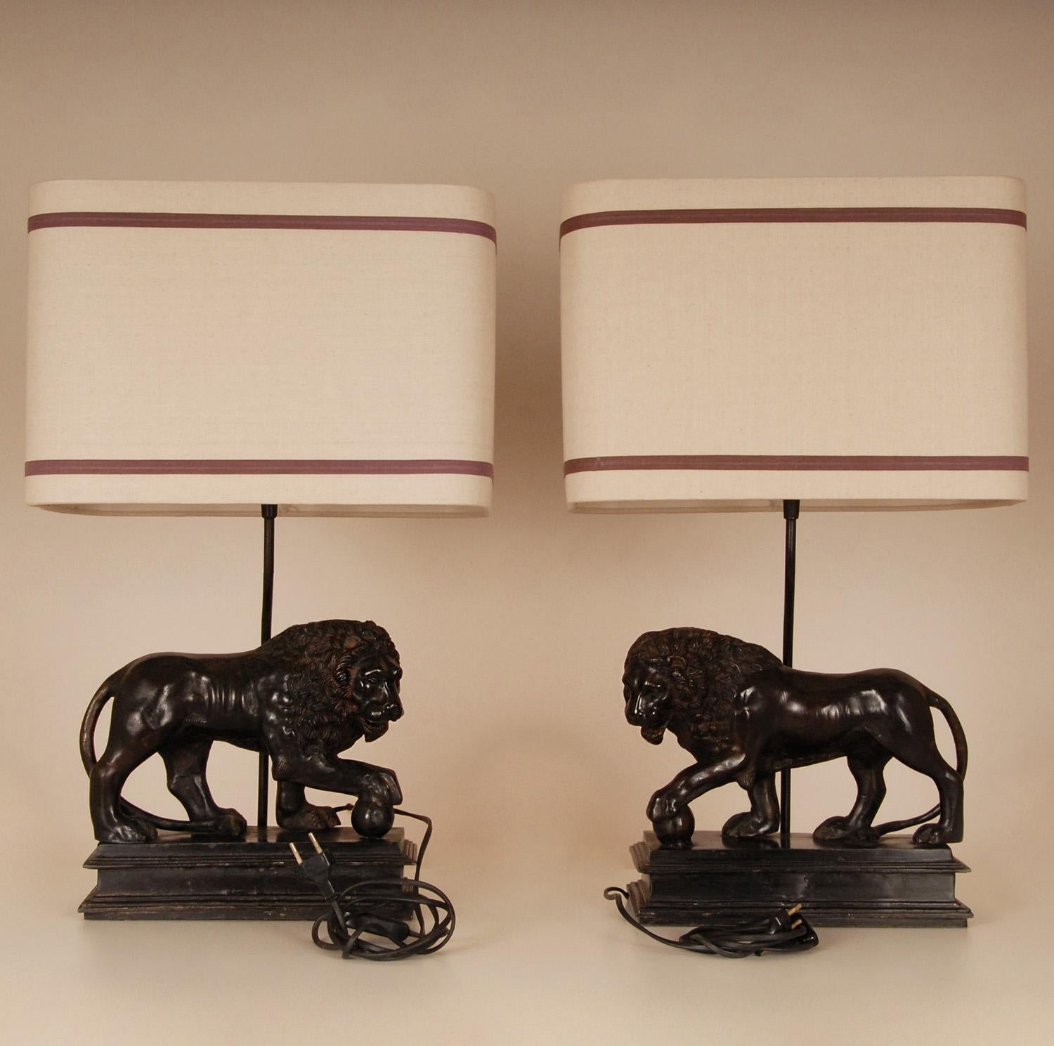 Classical Roman Italian Lamps Patinated Bronze Medici Lion Animal Figures Table Lamps a pair  For Sale