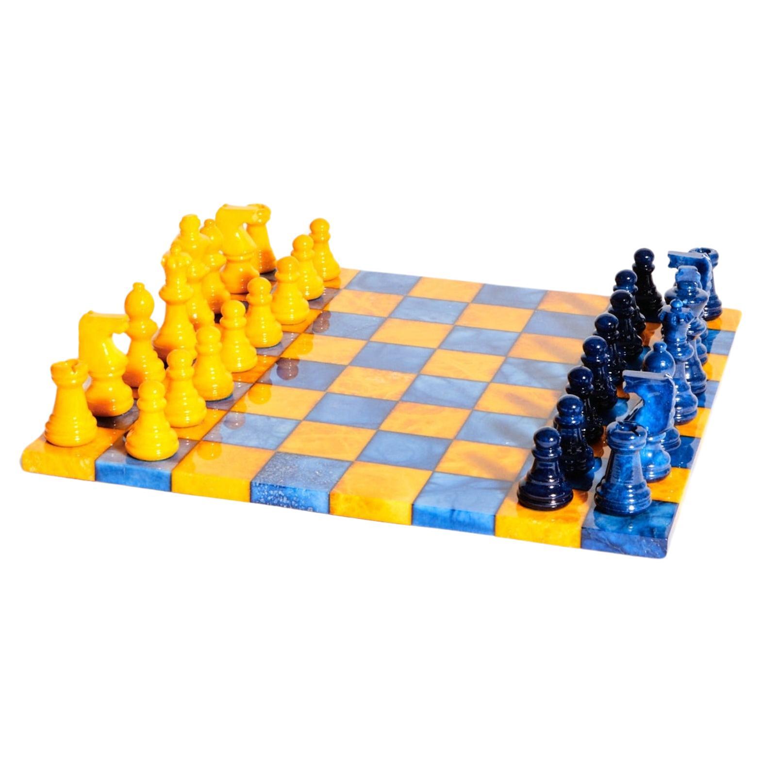 Ensemble d'échecs italien en lapis bleu/albâtre moutarde