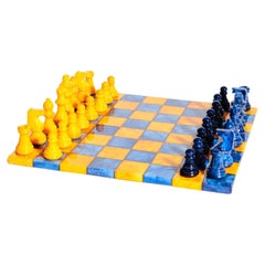 Ensemble d'échecs italien en lapis bleu/albâtre moutarde